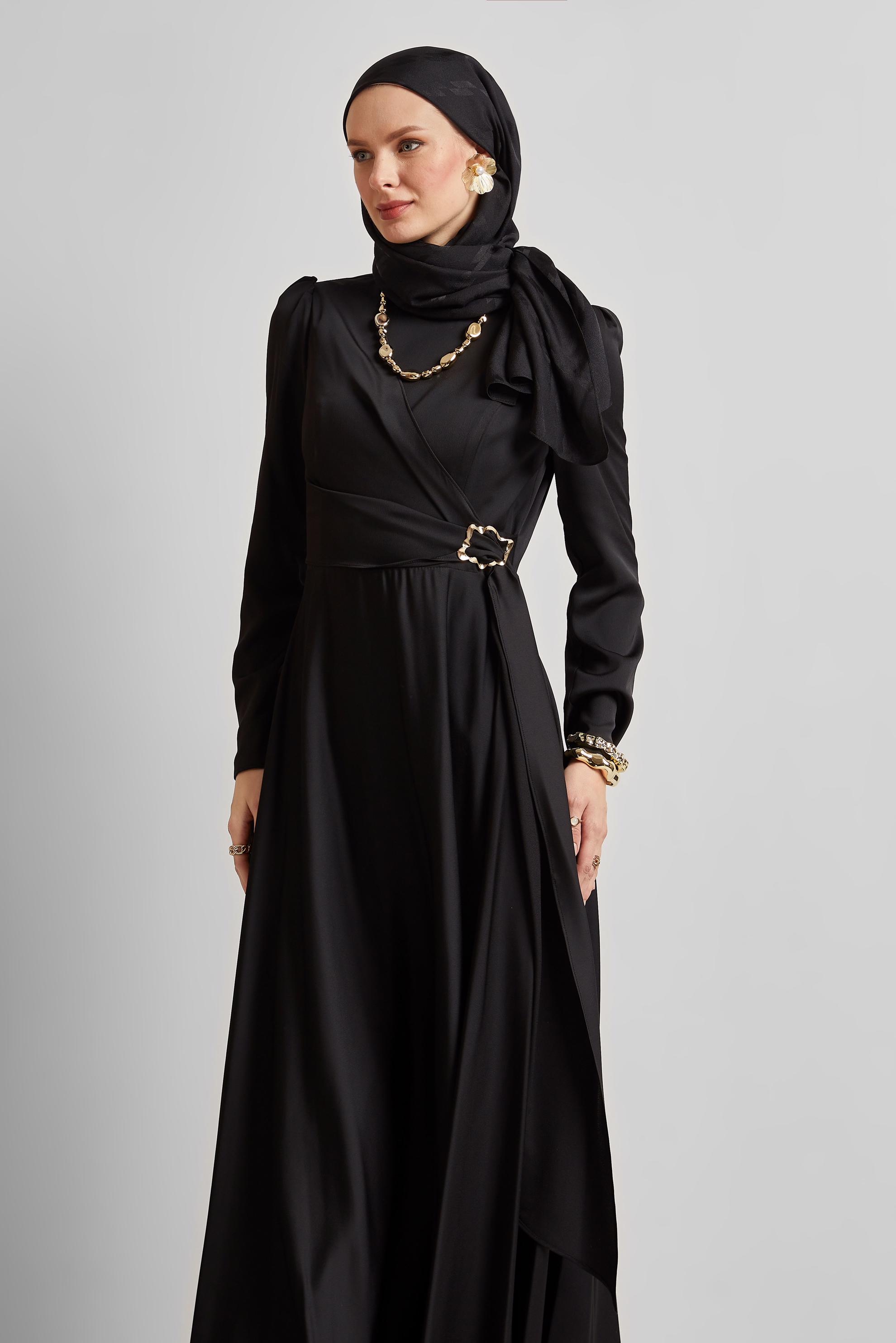 Tesettür giyim SİYAH KEMERLİ SATEN ELBİSE 45527