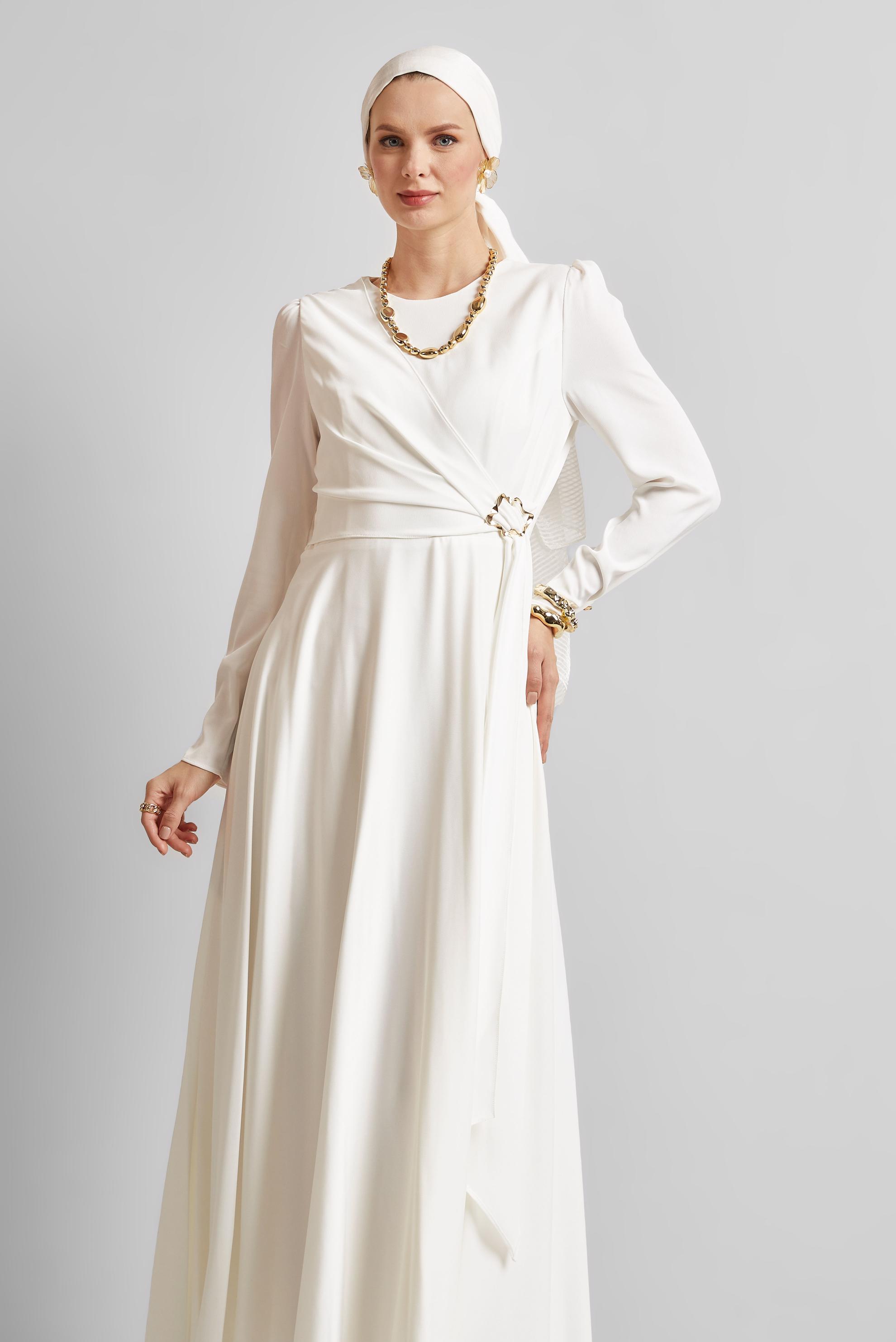 Tesettür giyim BEYAZ KEMERLİ SATEN ELBİSE 45527