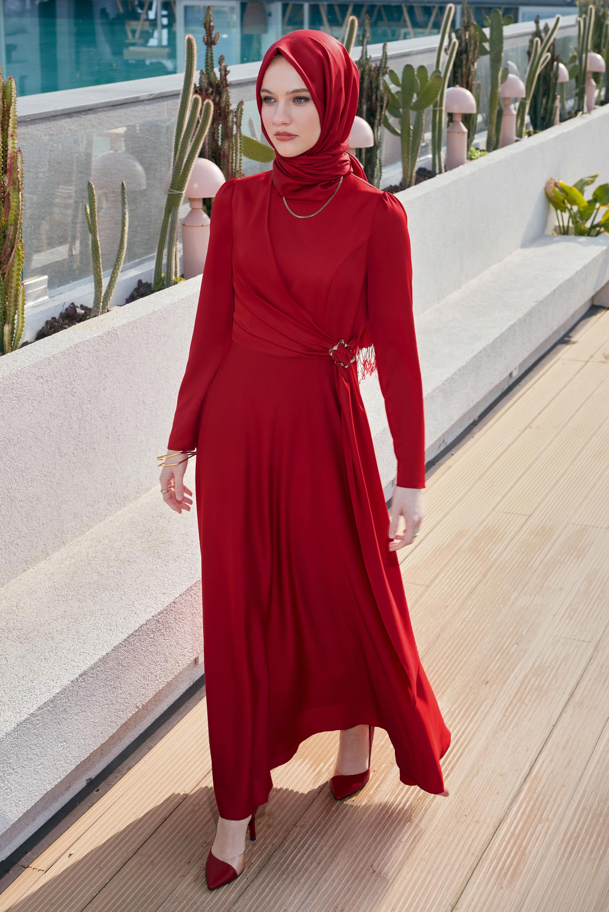 Tesettür giyim KIRMIZI KEMERLİ SATEN ELBİSE 45527