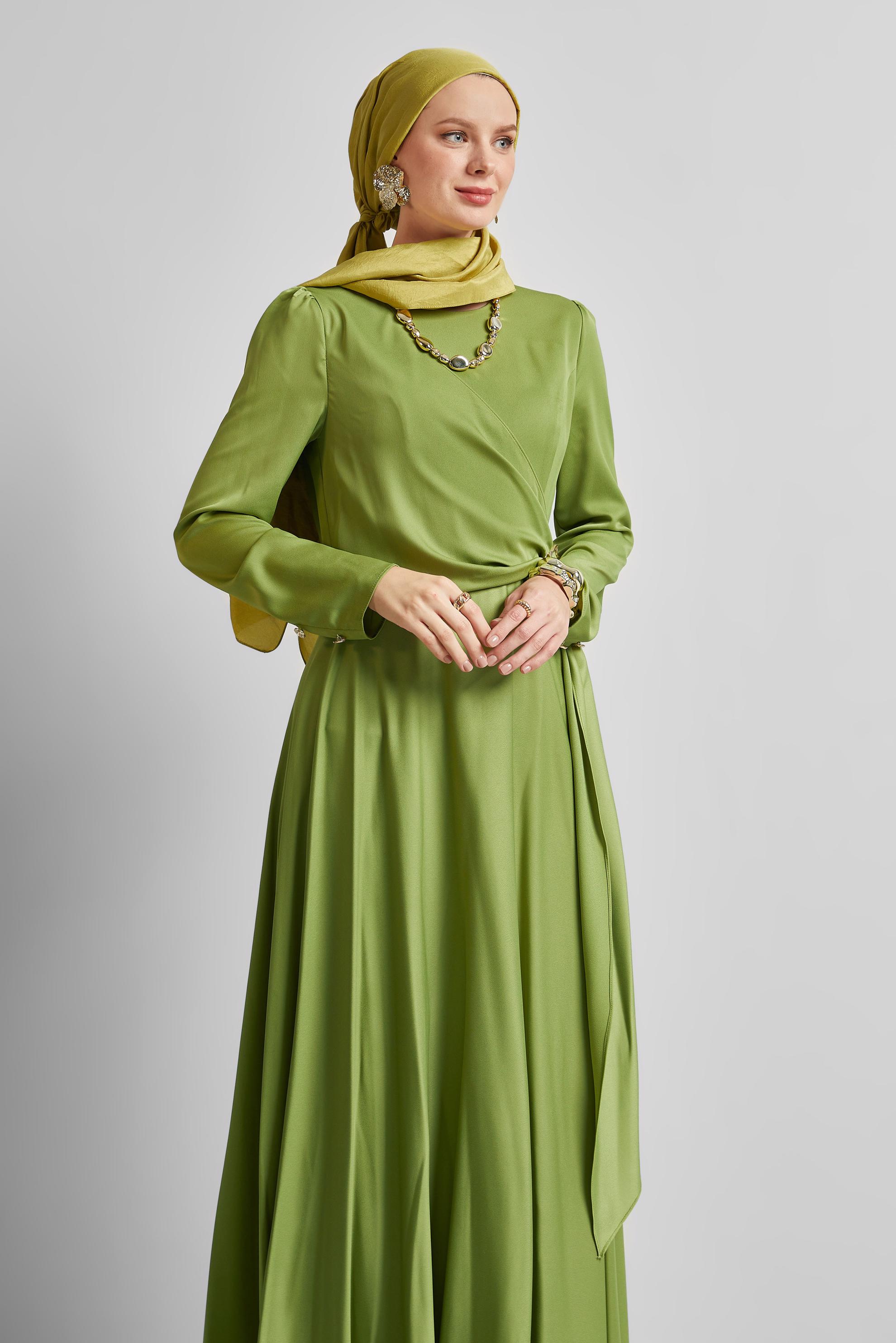 Tesettür giyim YEŞİL KEMERLİ SATEN ELBİSE 45527