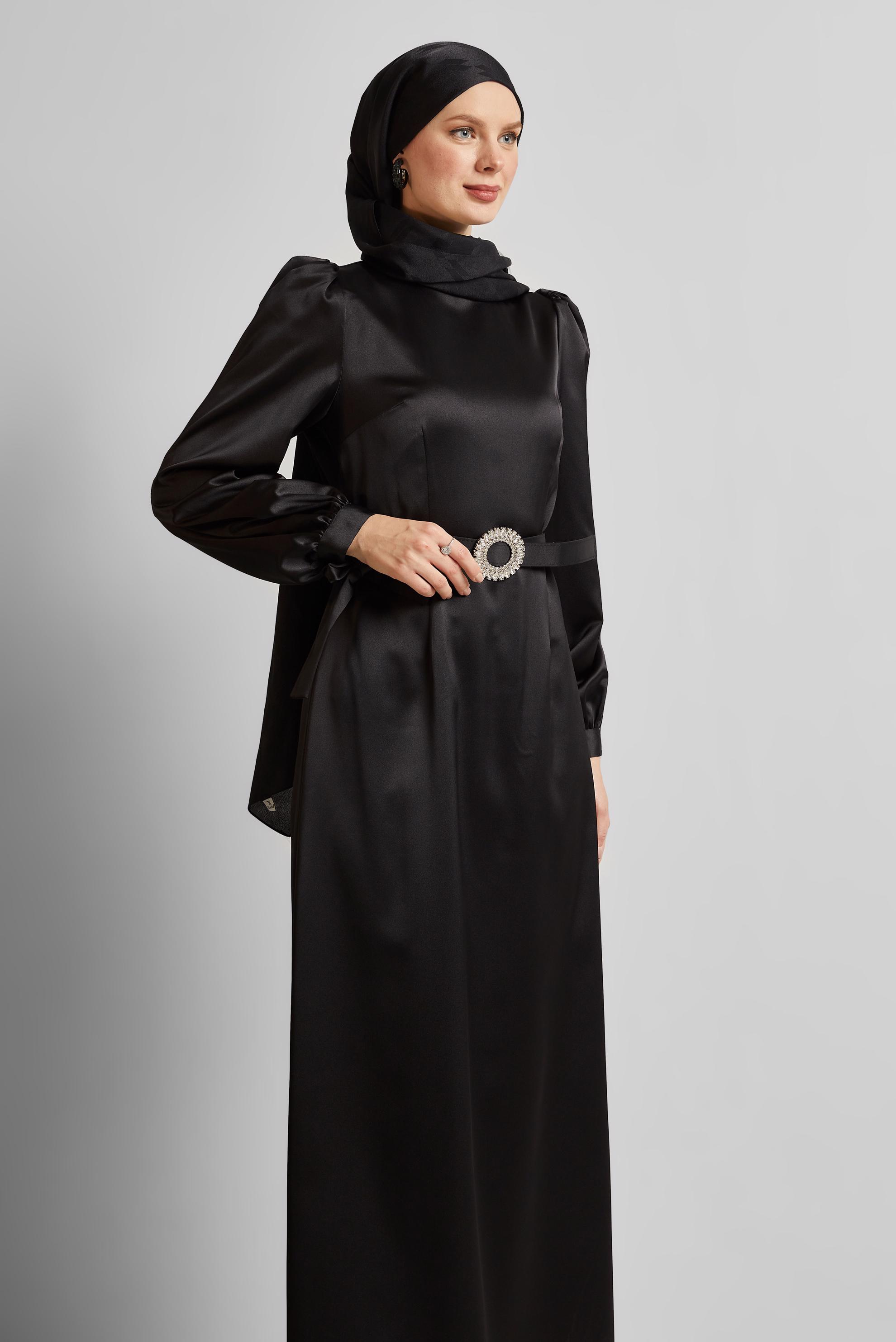 Tesettür giyim SİYAH KEMERLİ SATEN ELBİSE 45551