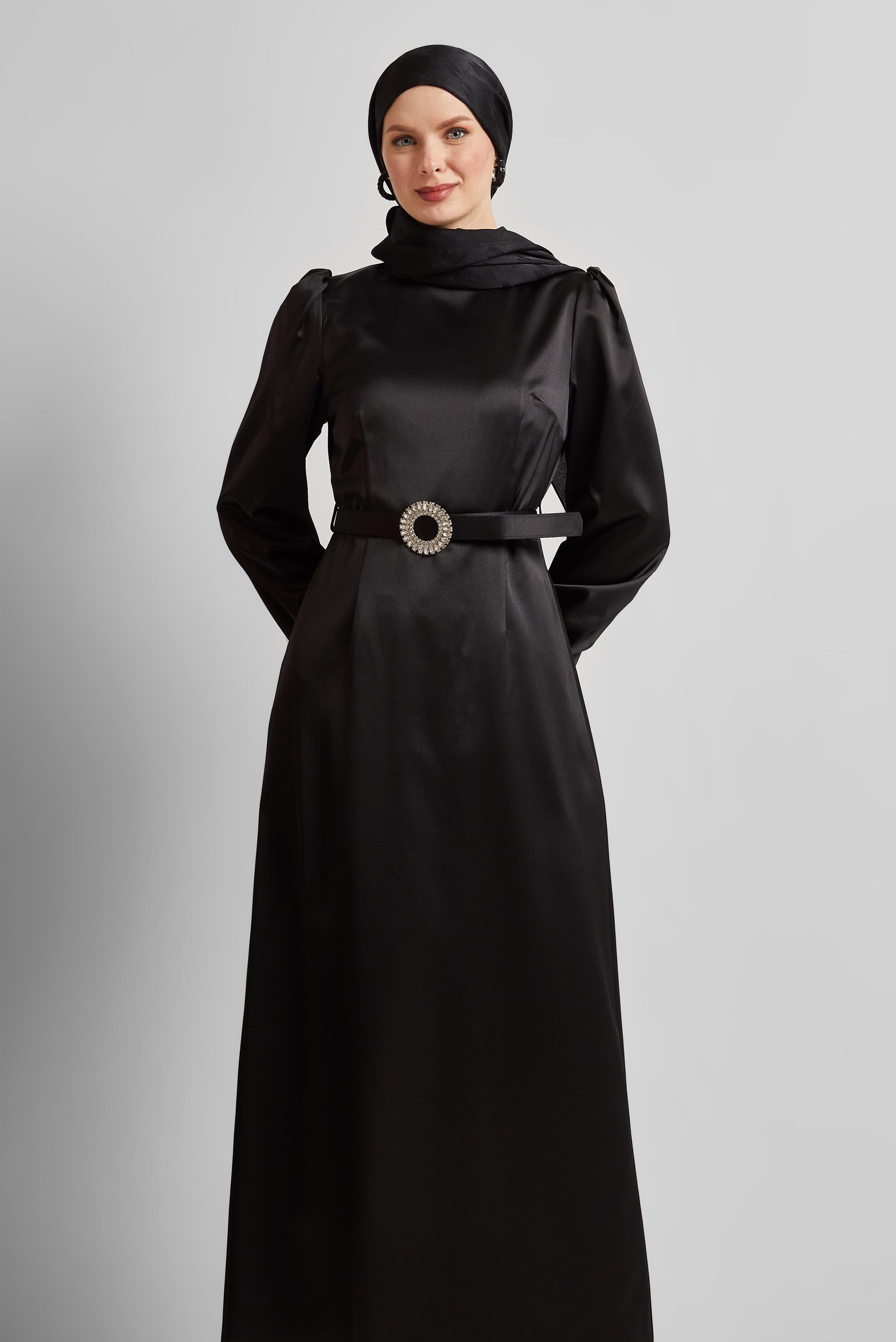 Tesettür giyim SİYAH KEMERLİ SATEN ELBİSE 45551