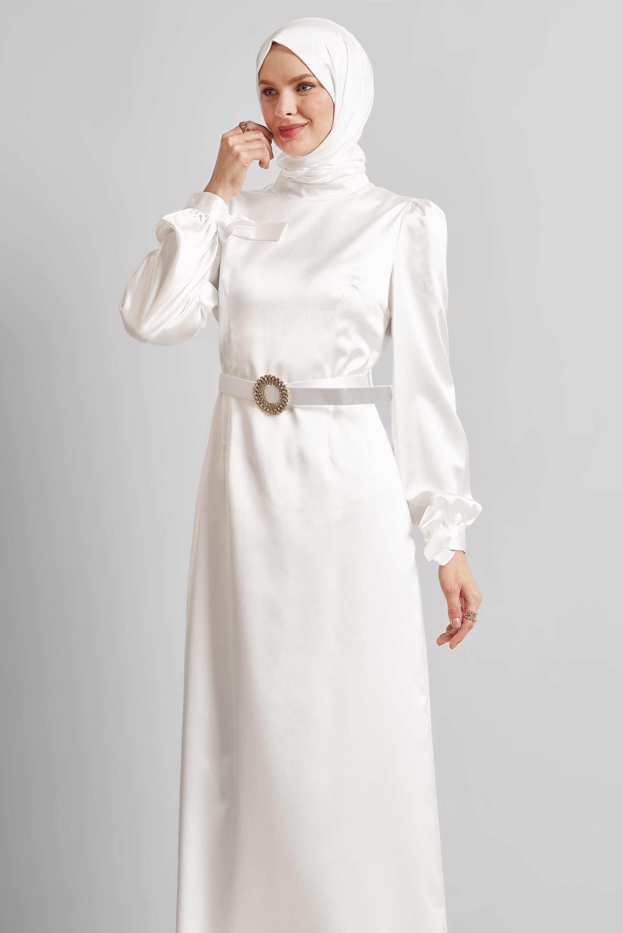 Tesettür giyim BEYAZ KEMERLİ SATEN ELBİSE 45551