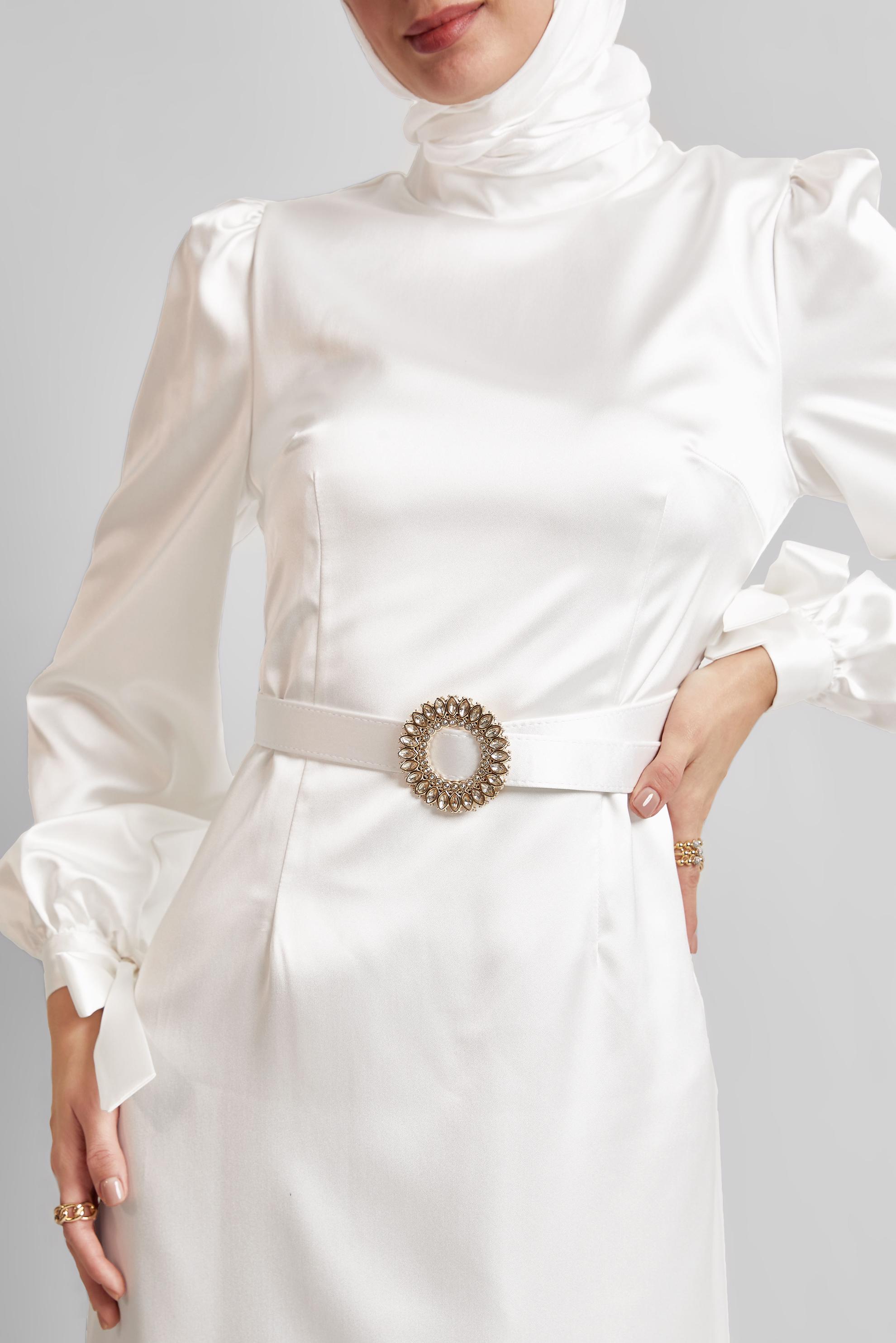 Tesettür giyim BEYAZ KEMERLİ SATEN ELBİSE 45551