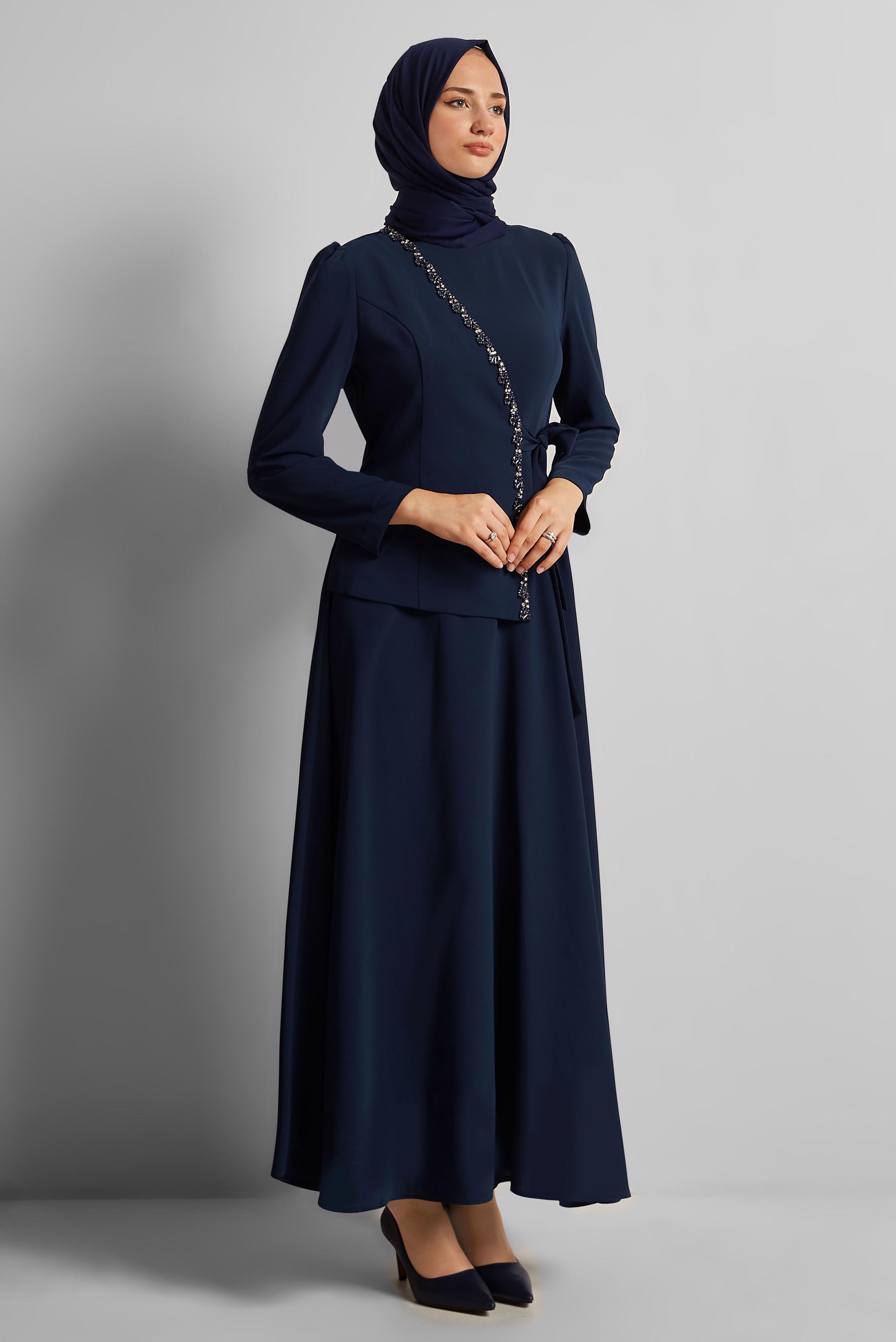 Tesettür giyim LACİVERT TAŞLI BAĞLAMA DETAYLI ELBİSE 45557