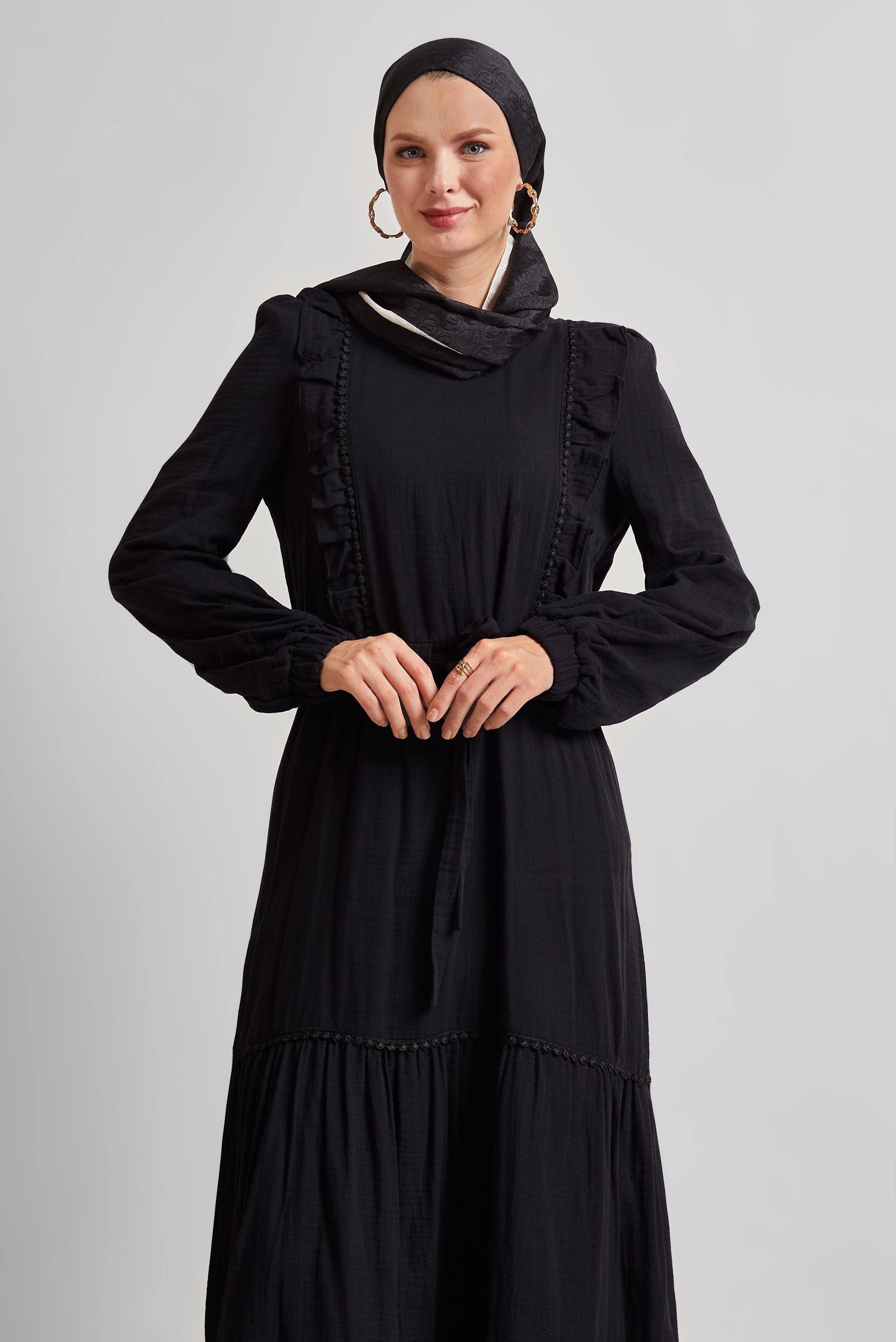 Tesettür giyim SİYAH FIRFIR DETAYLI MÜSLİN ELBİSE 45559