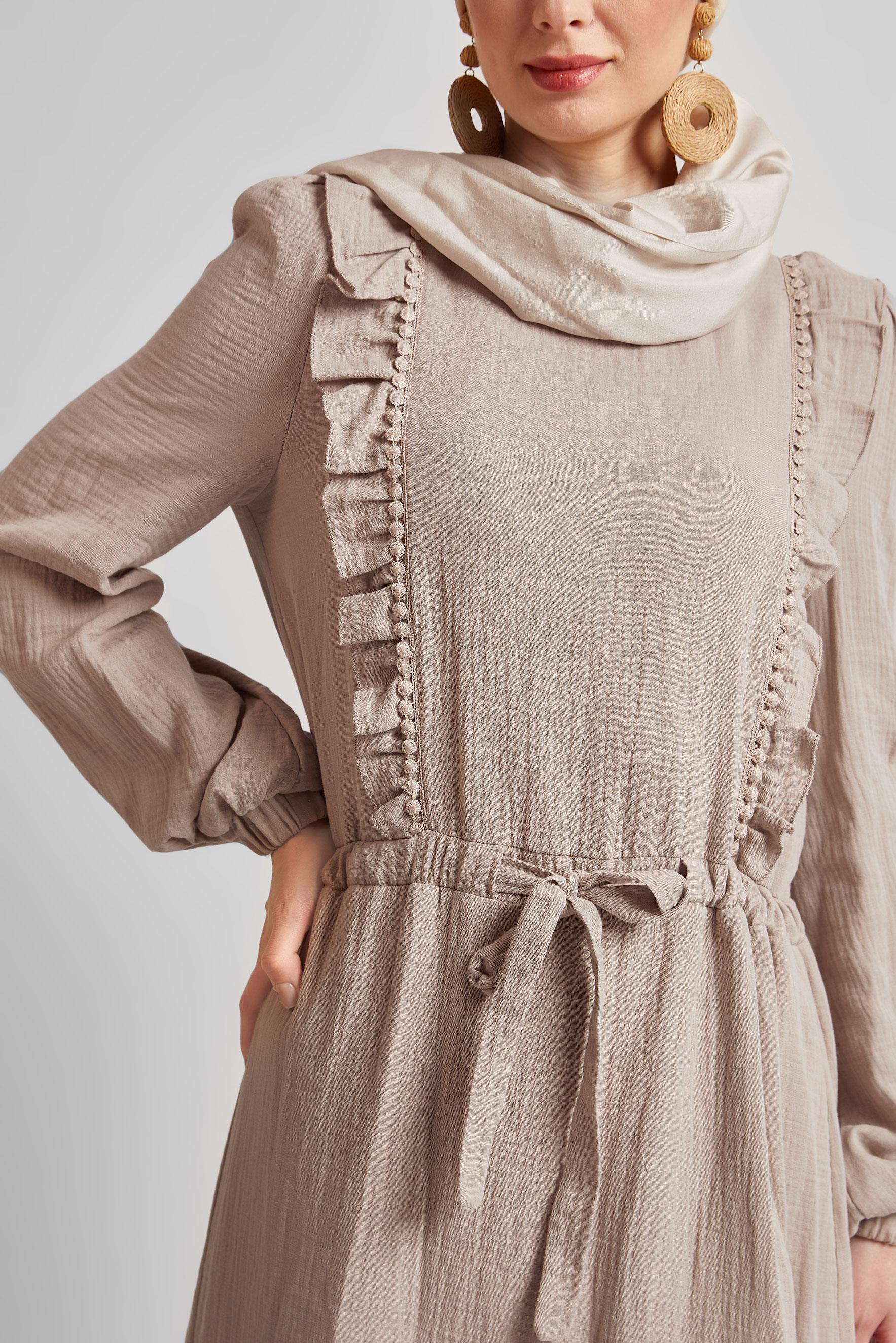 Tesettür giyim BEJ FIRFIR DETAYLI MÜSLİN ELBİSE 45559