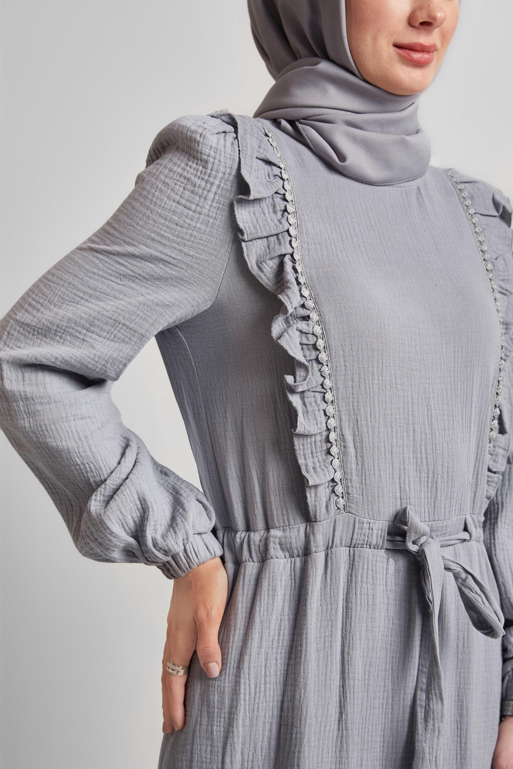 Tesettür giyim GRİ FIRFIR DETAYLI MÜSLİN ELBİSE 45559