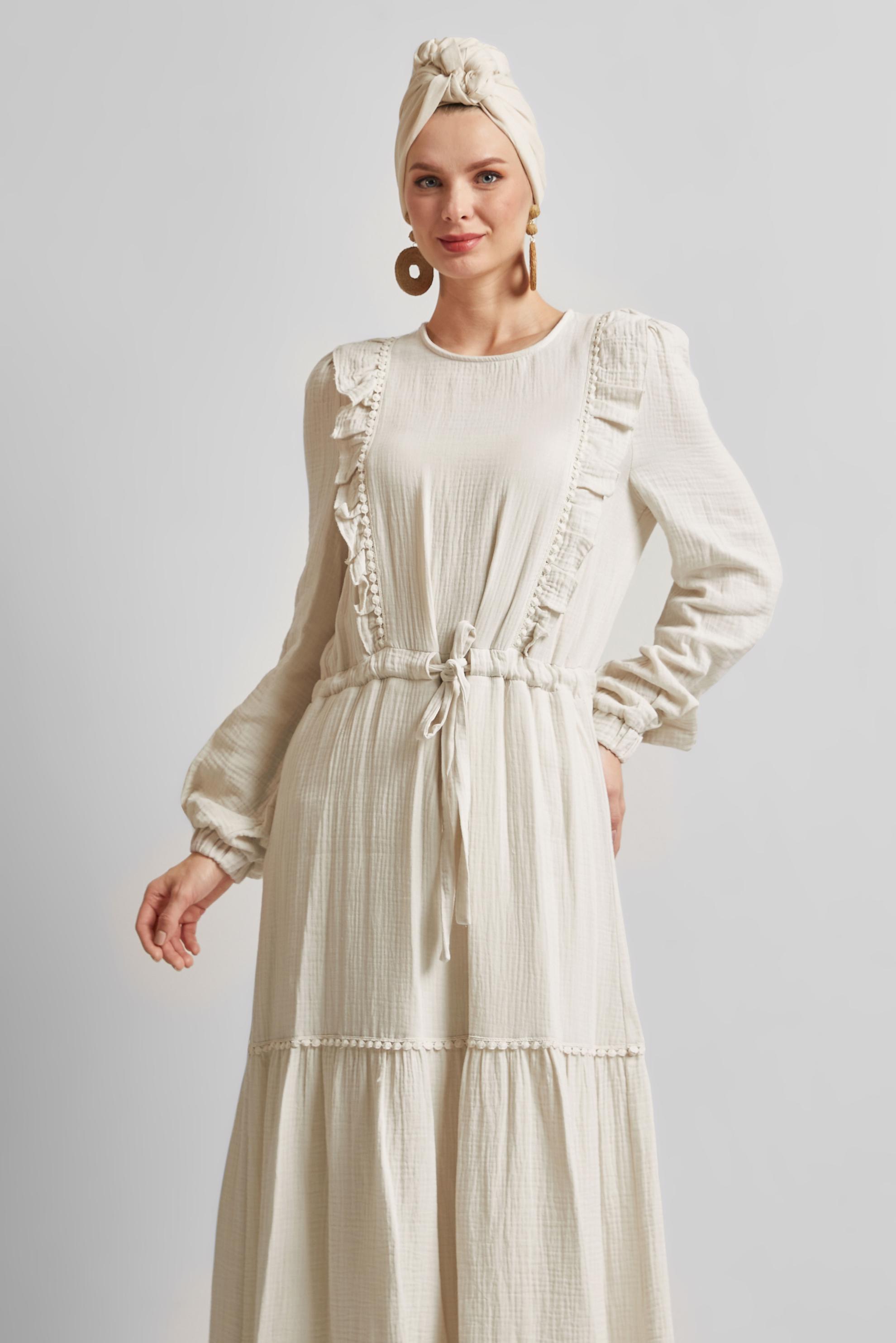 Tesettür giyim EKRU FIRFIR DETAYLI MÜSLİN ELBİSE 45559