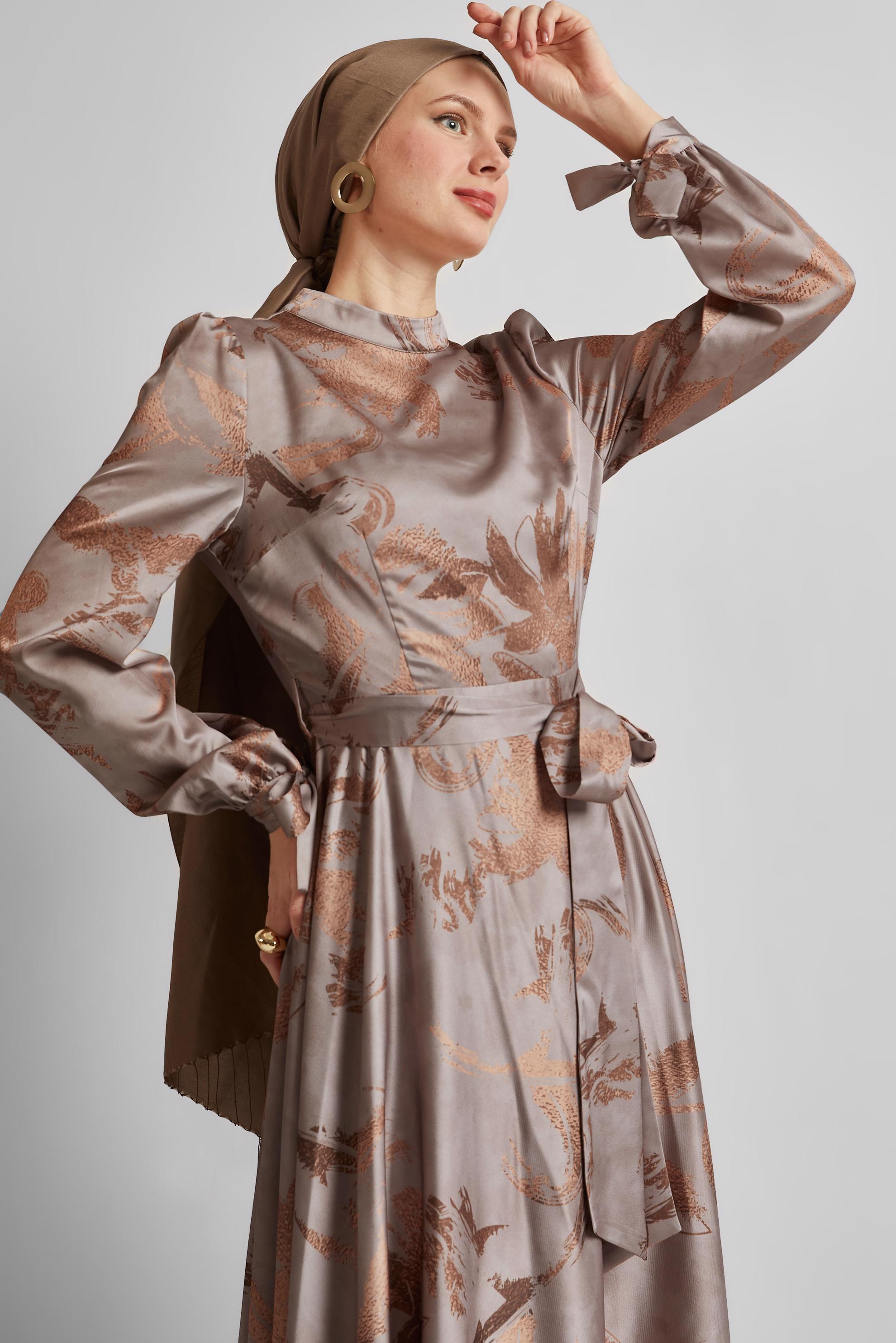 Tesettür giyim BAKIR / BRONZ KUŞAKLI SATEN ELBİSE 45568