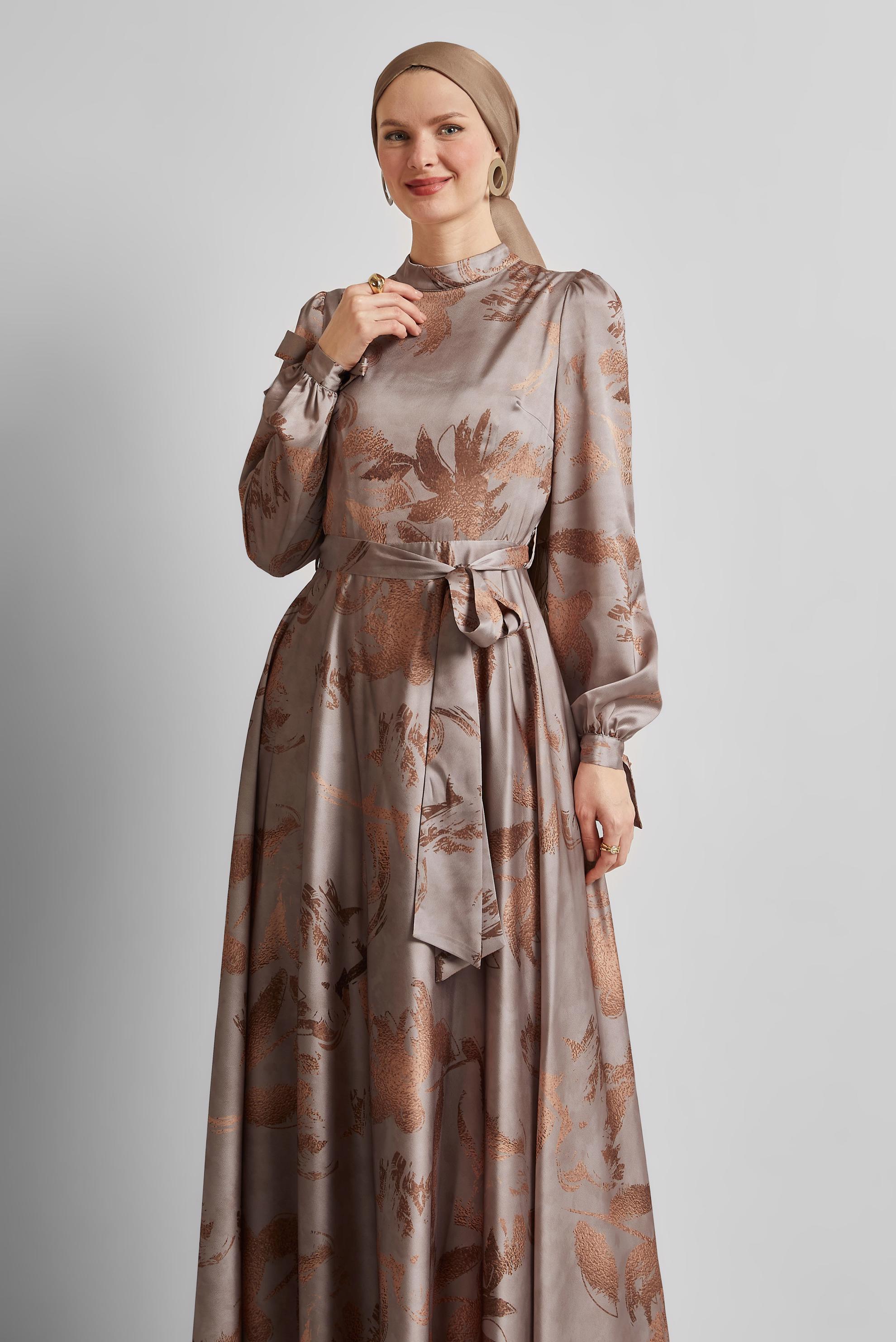 Tesettür giyim BAKIR / BRONZ KUŞAKLI SATEN ELBİSE 45568