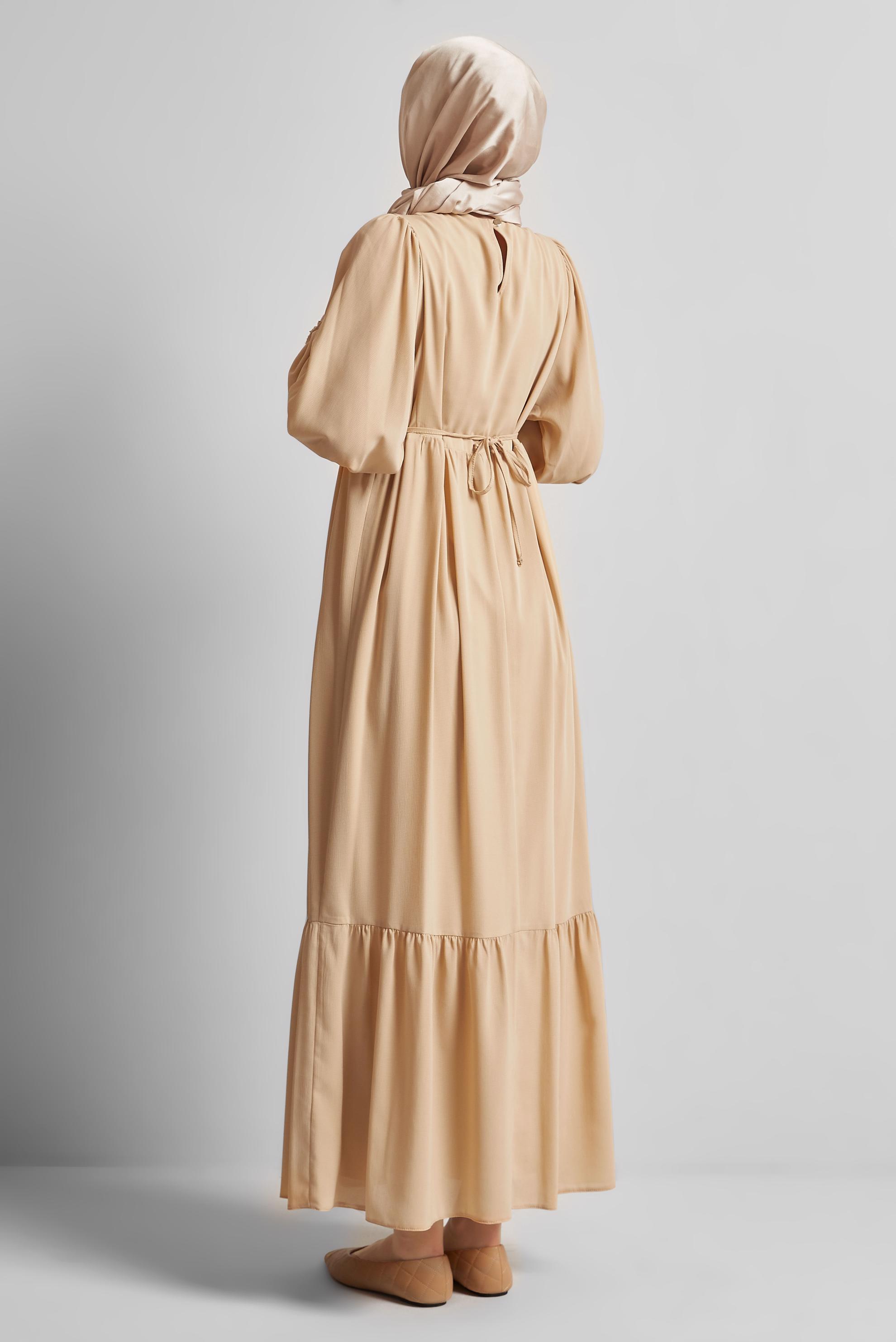 Tesettür giyim BEJ BAĞCIKLI ELBİSE 45575