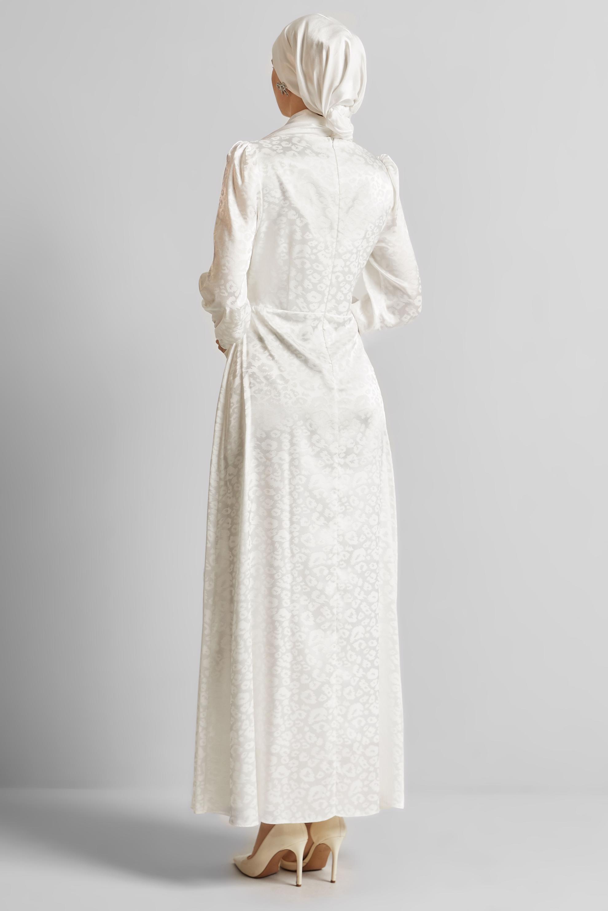 Tesettür giyim BEYAZ SATEN JAKAR ELBİSE 45578