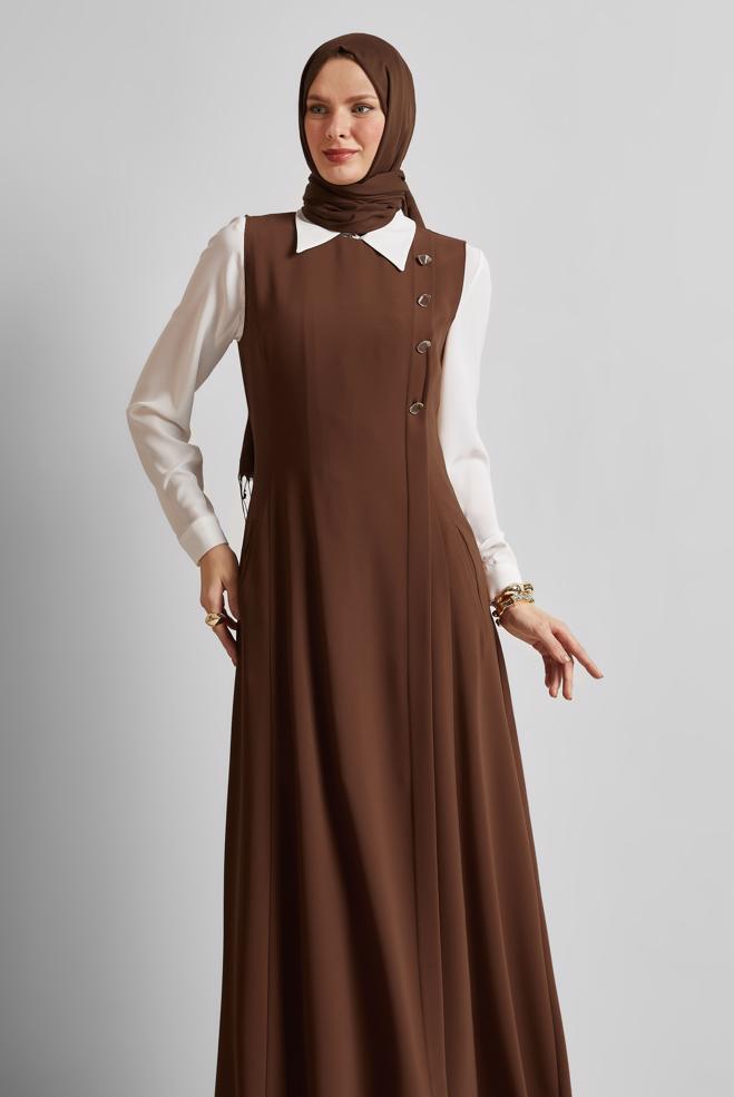 Hijab-Kleidung BRAUN TRÄGERKLEID MIT KNOPFDETAIL 45596 - ALVİNA