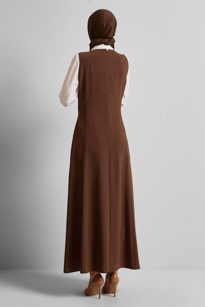 Hijab-Kleidung BRAUN TRÄGERKLEID MIT KNOPFDETAIL 45596 - ALVİNA