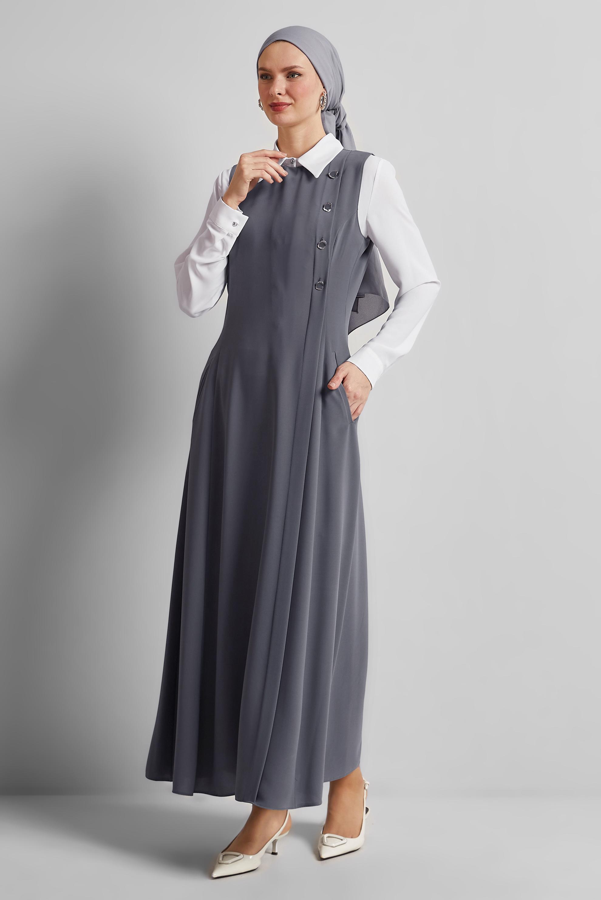 Tesettür giyim GRİ DÜĞME DETAYLI JİLE ELBİSE 45596