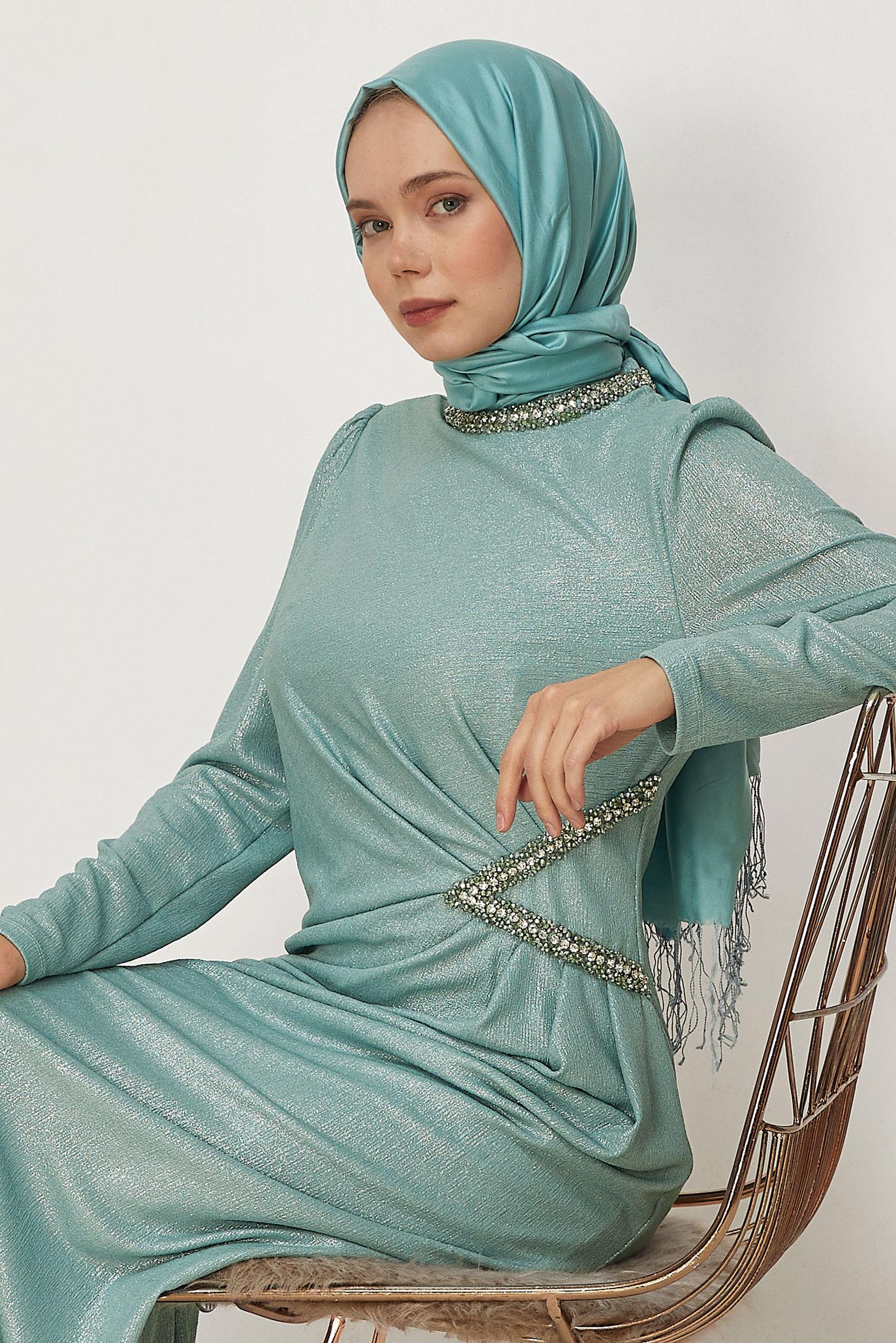 Vêtements hijab VERT ROBE DÉTAILLÉE DE GEMME 45675