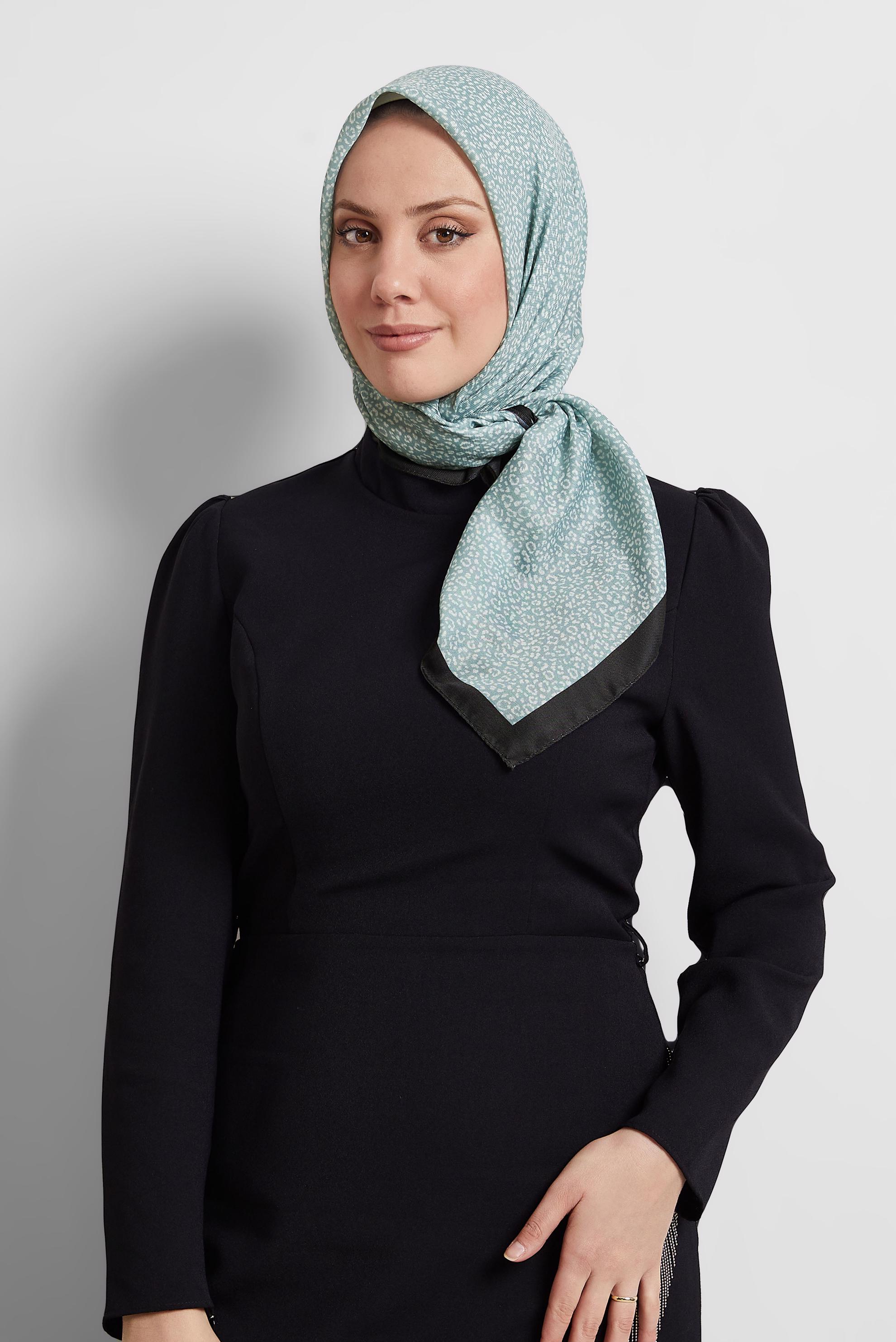 Tesettür giyim GRİ ALVİNA DESENLİ EŞARP 8526