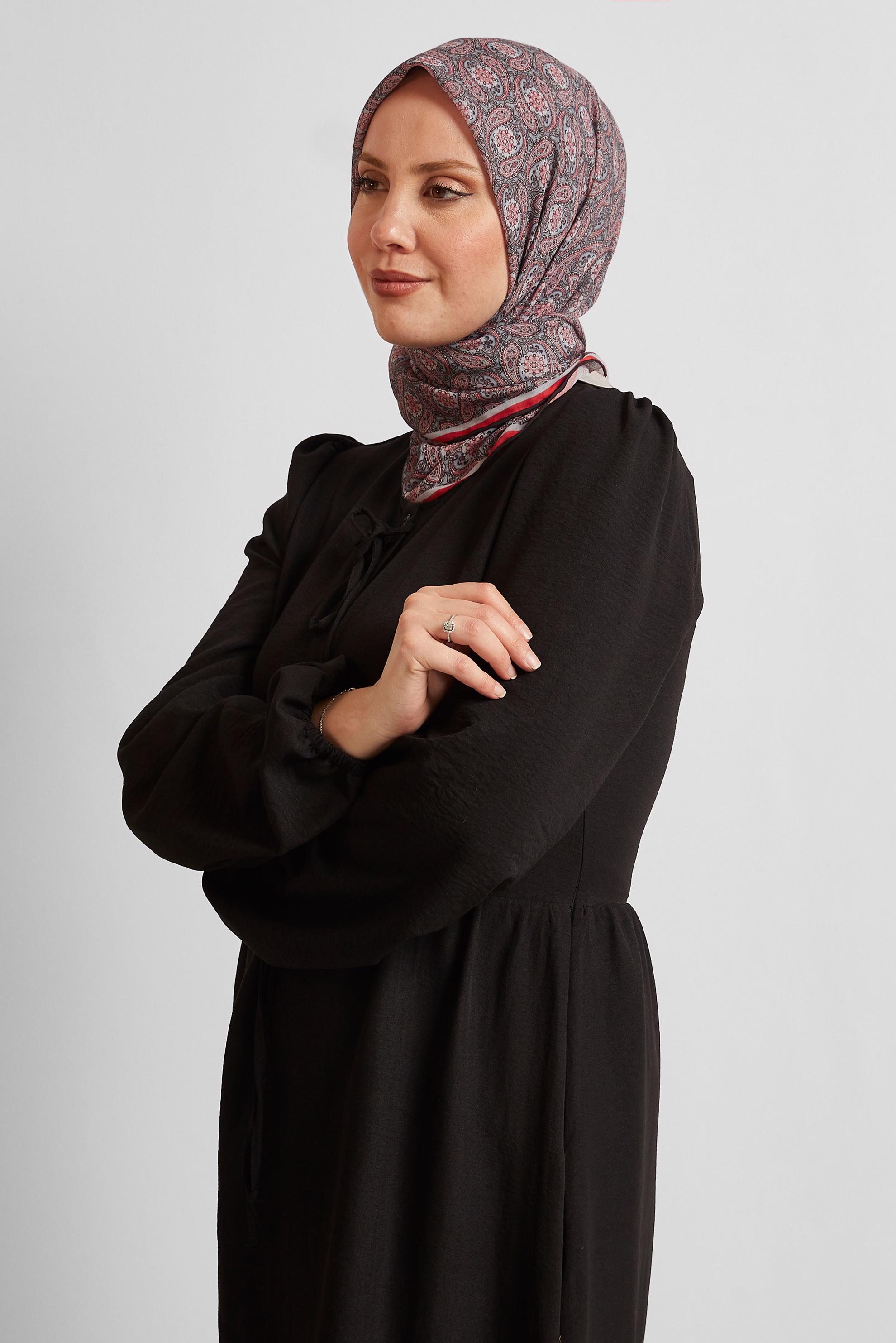 Tesettür giyim SİYAH ALVİNA DESENLİ EŞARP 8534