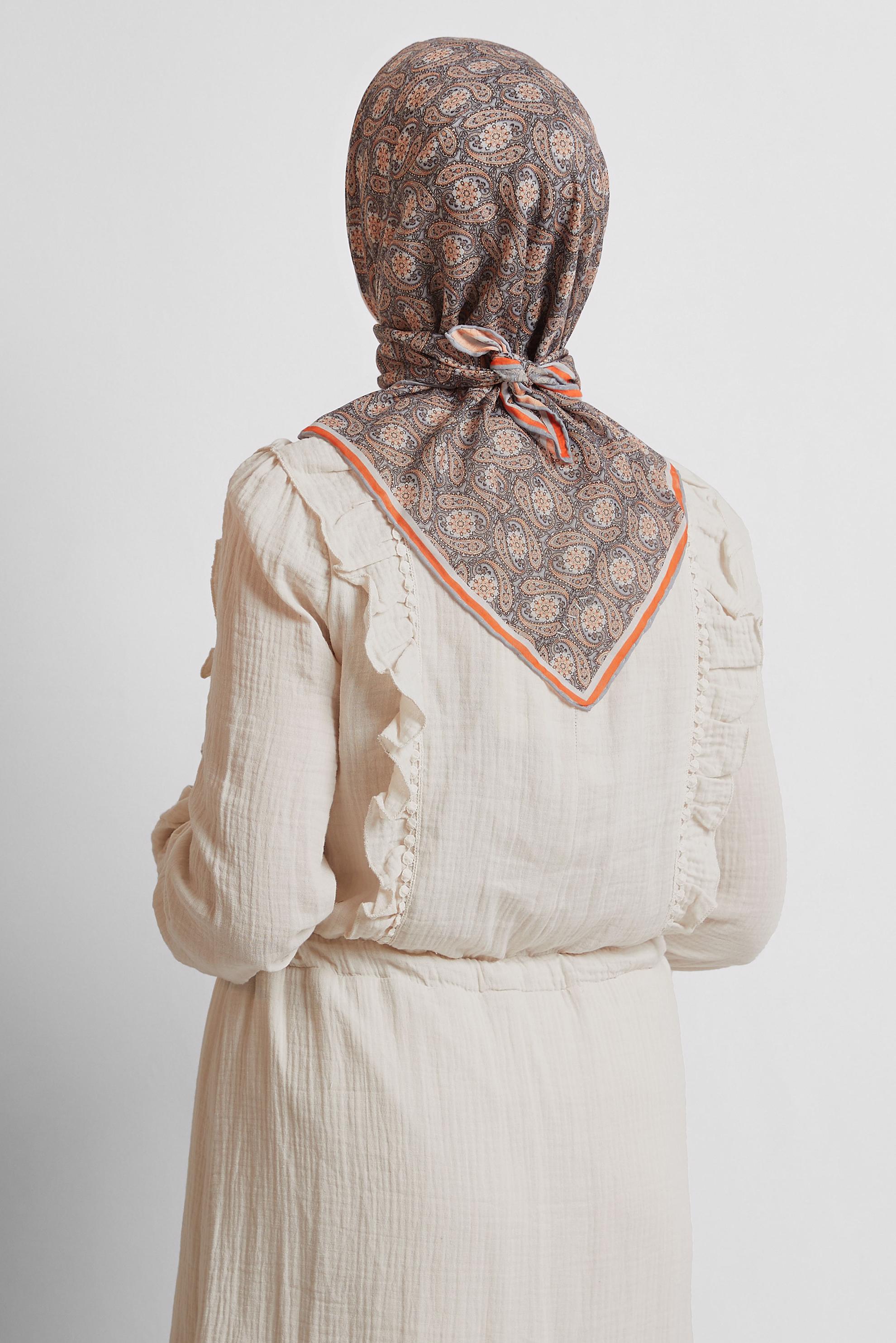 Tesettür giyim GRİ ALVİNA DESENLİ EŞARP 8534