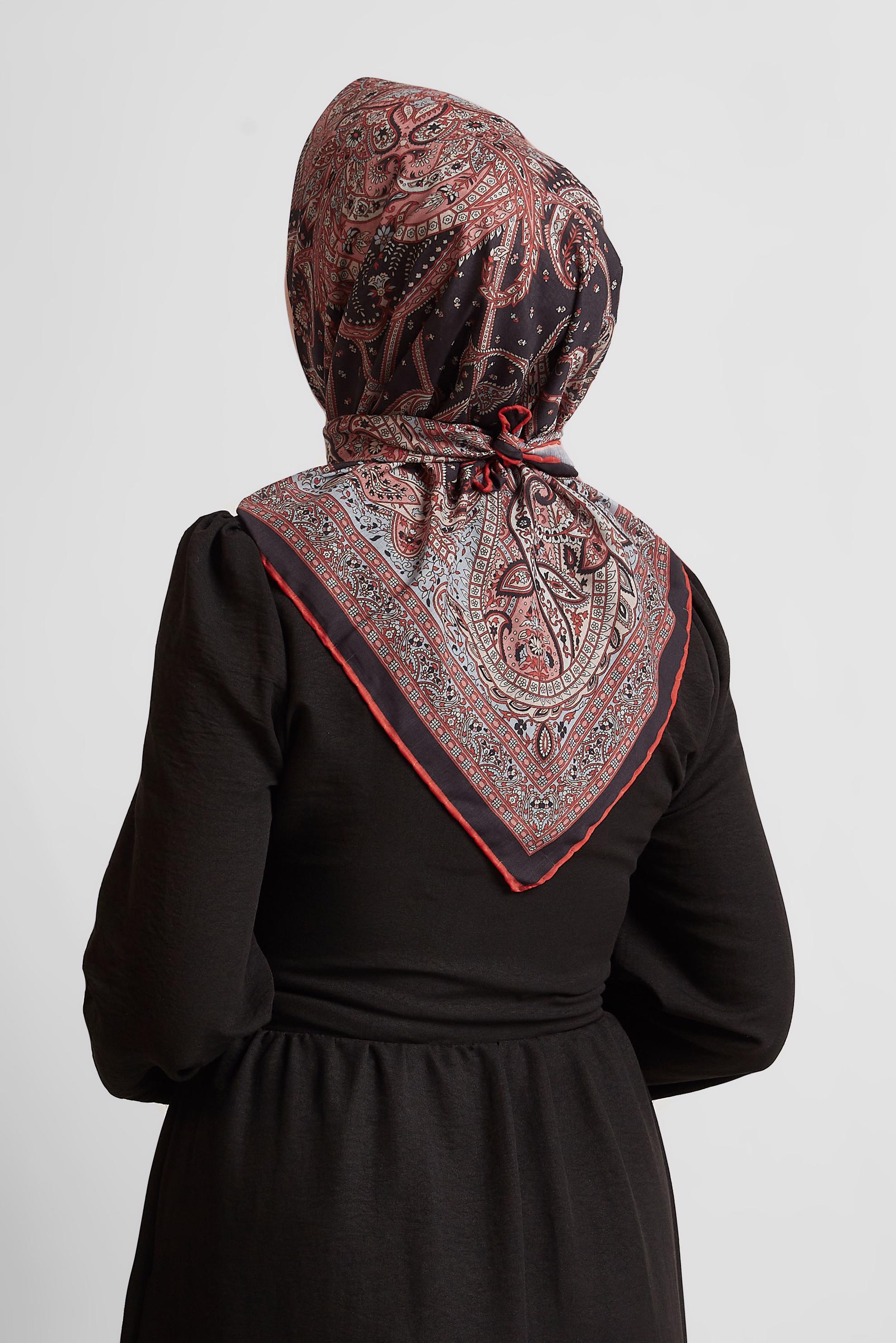 Tesettür giyim SİYAH ALVİNA DESENLİ EŞARP 8537