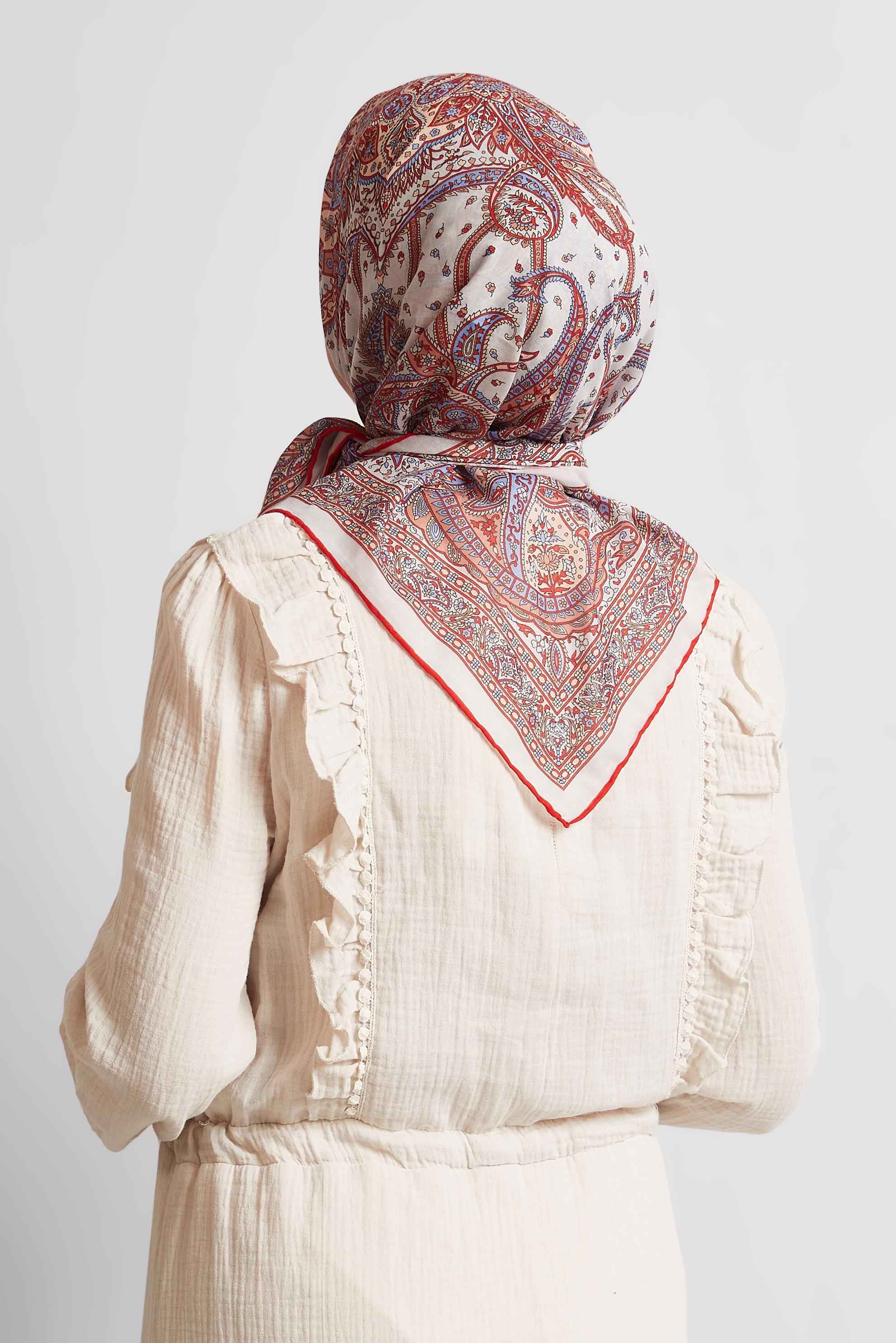 Tesettür giyim BEYAZ ALVİNA DESENLİ EŞARP 8537