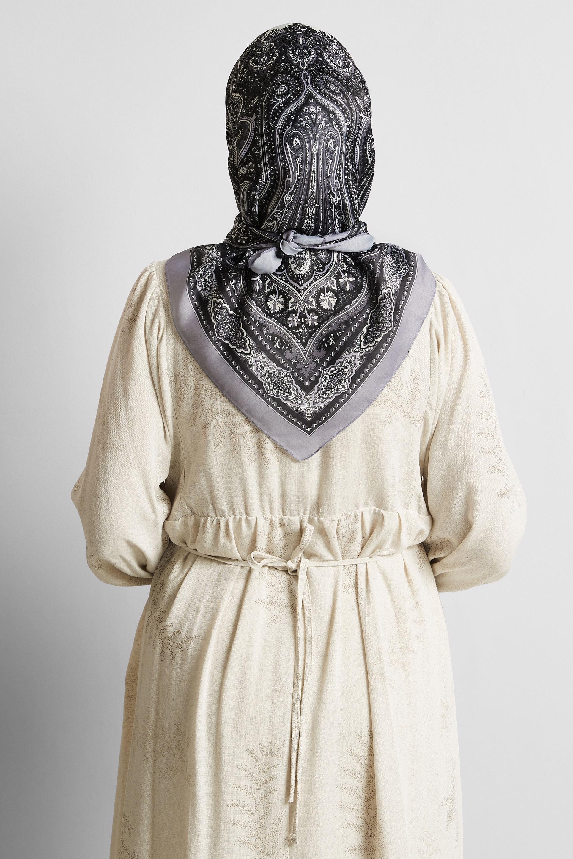 Tesettür giyim BEJ ALVİNA DESENLİ EŞARP 8551