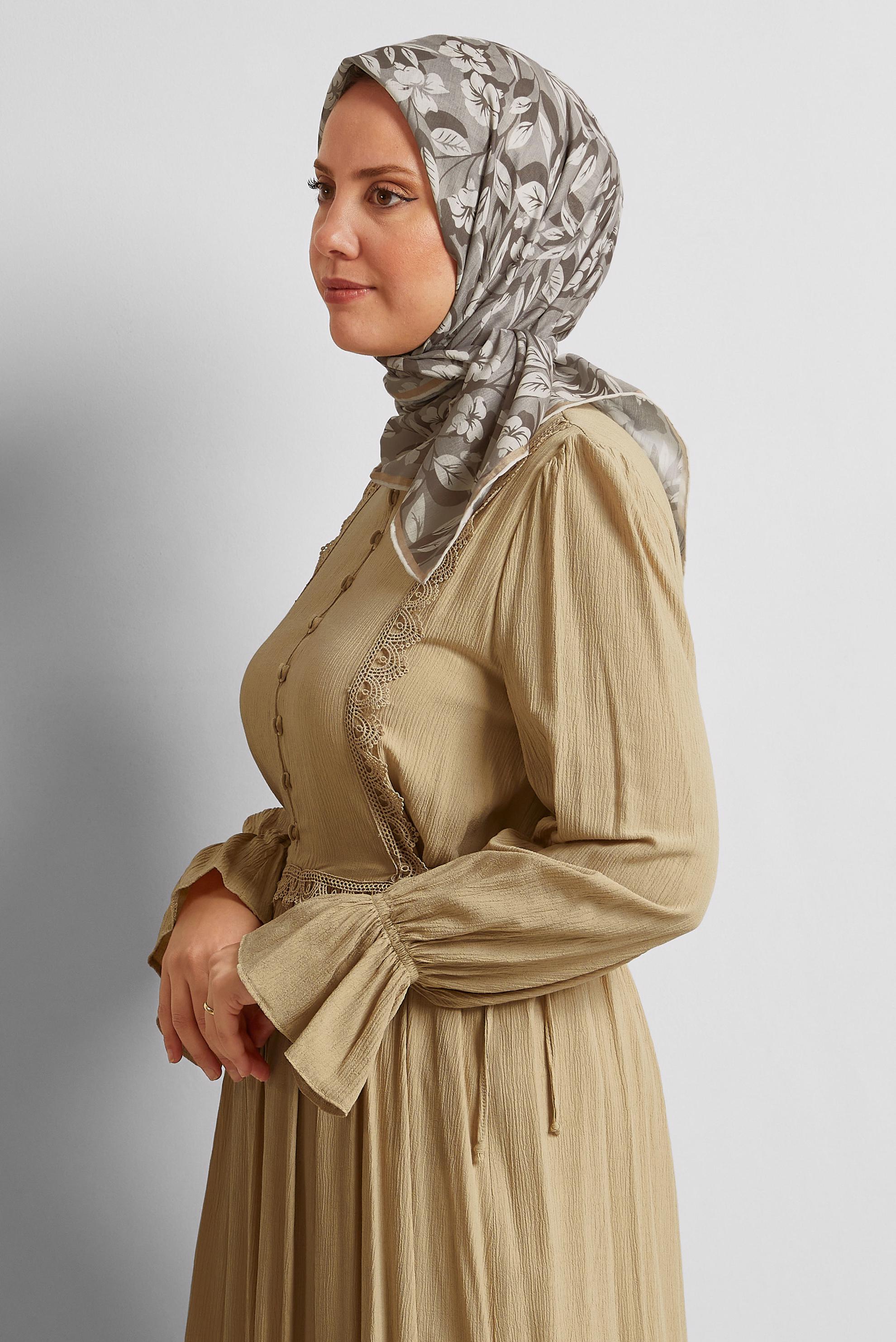 Tesettür giyim BEJ ALVİNA ÇİÇEK DESENLİ EŞARP 8560