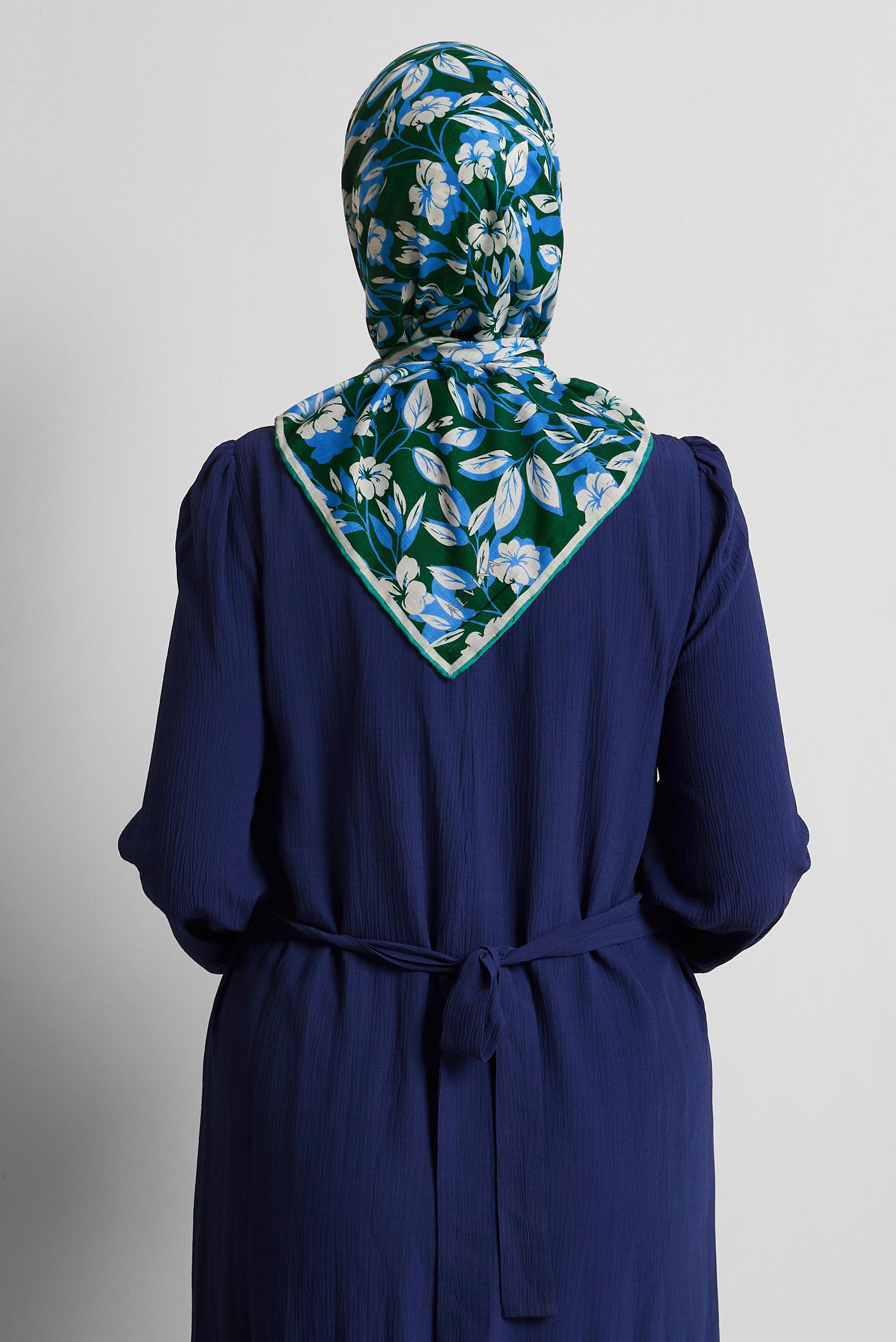 Tesettür giyim MAVİ ALVİNA ÇİÇEK DESENLİ EŞARP 8560