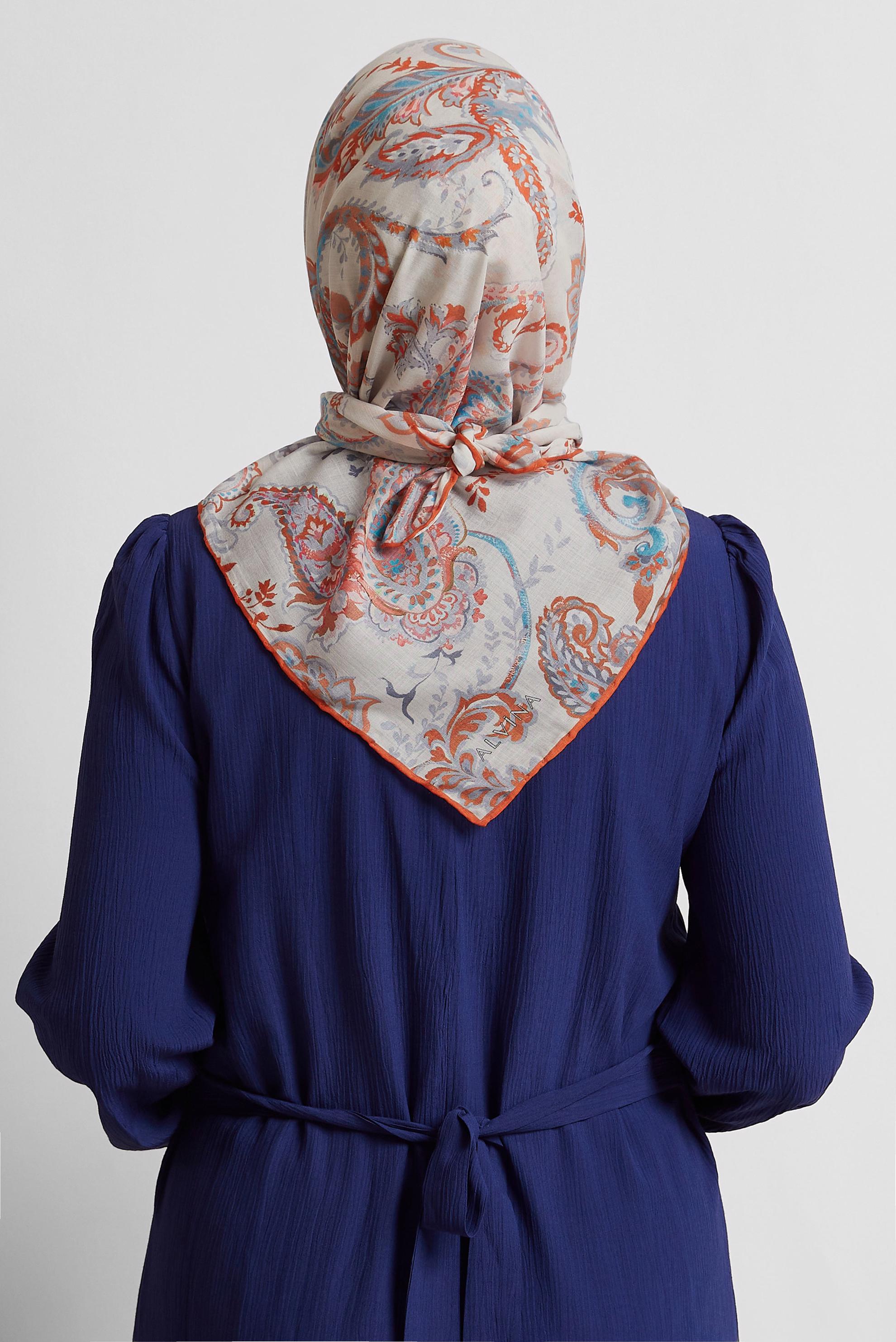 Tesettür giyim MERCAN ALVİNA DESENLİ EŞARP 8561