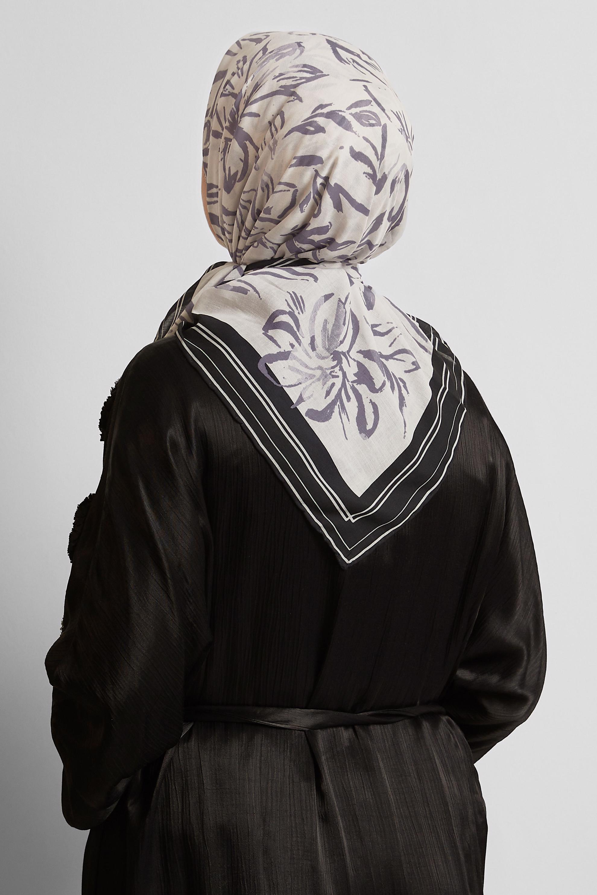 Tesettür giyim EKRU ALVİNA DESENLİ EŞARP 8562