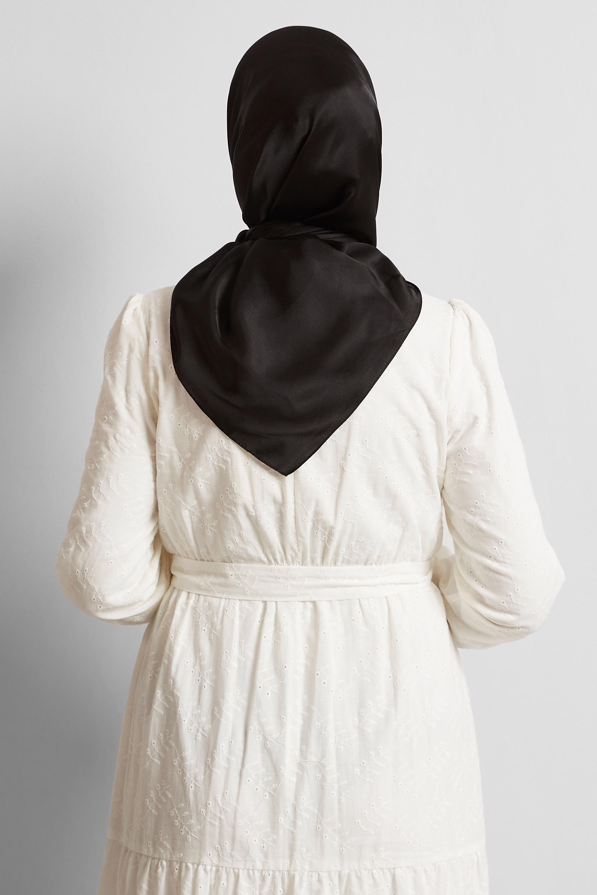 Tesettür giyim SİYAH ALVİNA SATEN JANJAN EŞARP 8569