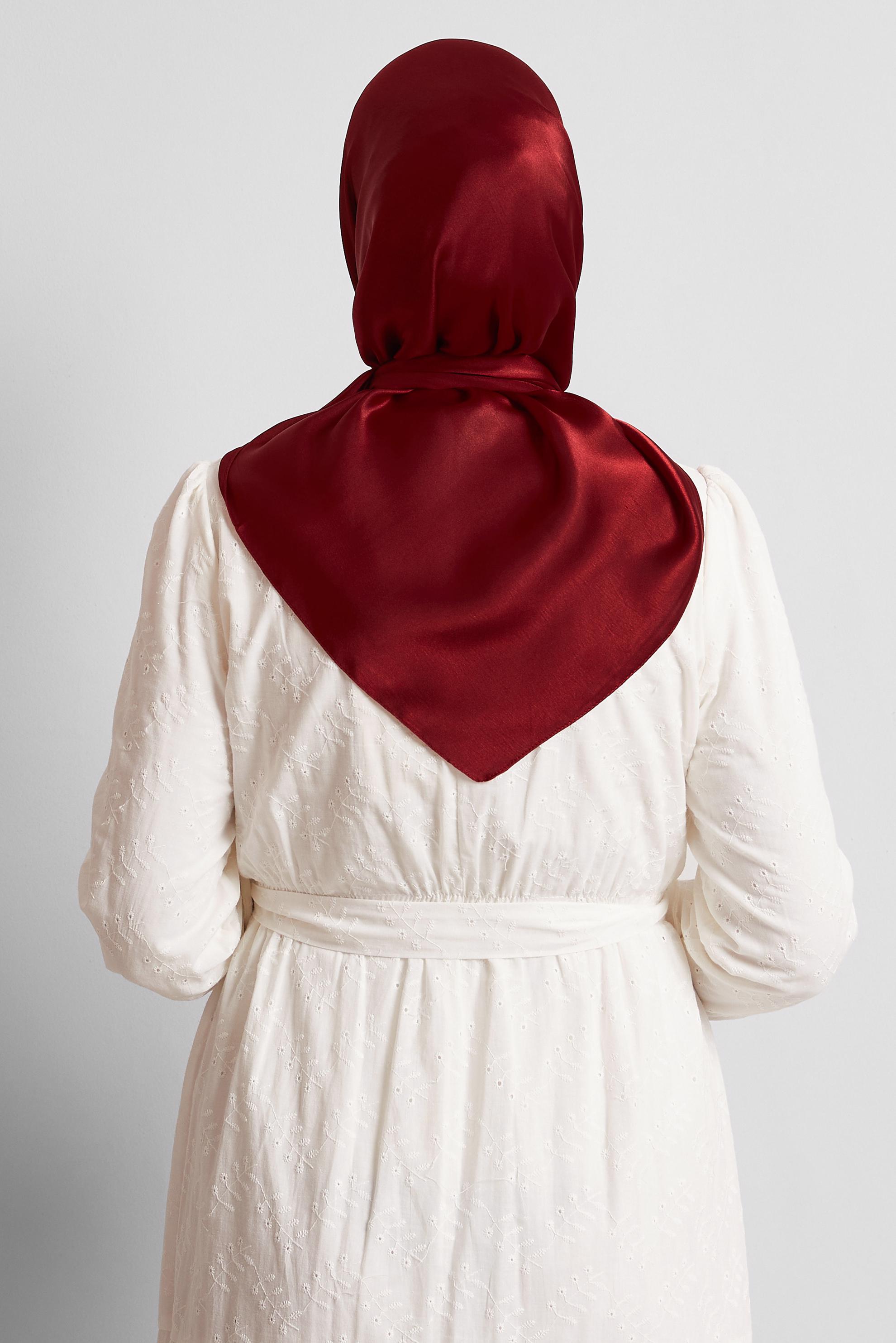 Tesettür giyim KIRMIZI ALVİNA SATEN JANJAN EŞARP 8569