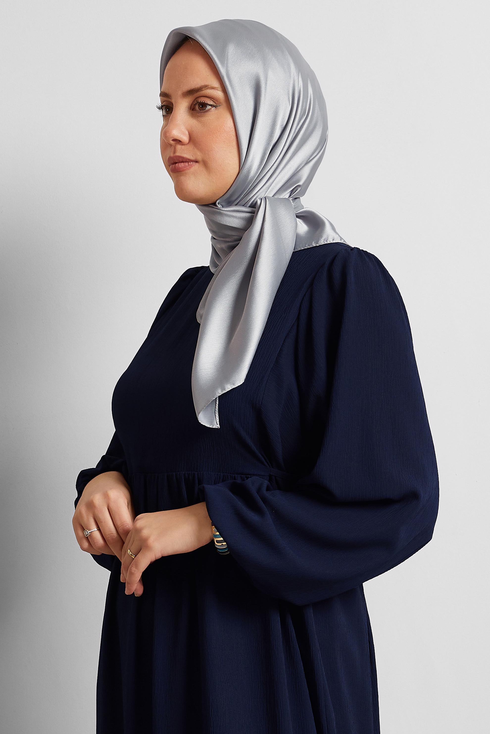 Tesettür giyim GRİ ALVİNA SATEN JANJAN EŞARP 8569