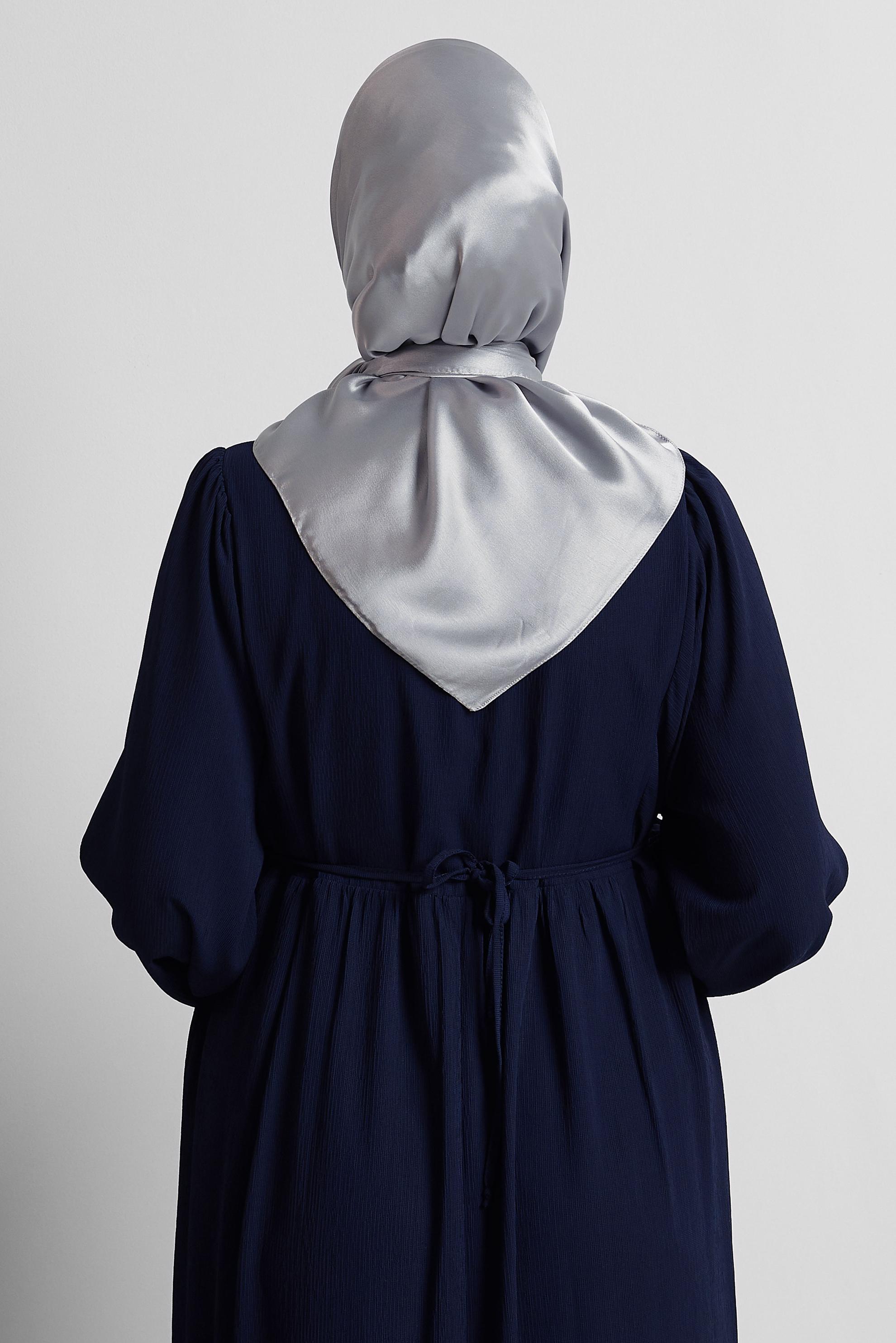 Tesettür giyim GRİ ALVİNA SATEN JANJAN EŞARP 8569