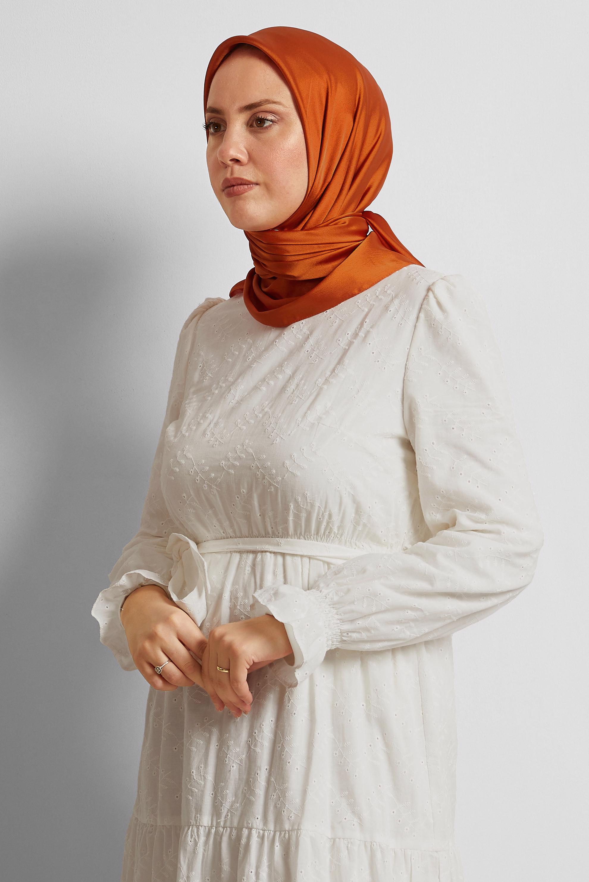 Tesettür giyim TURUNCU ALVİNA SATEN JANJAN EŞARP 8569