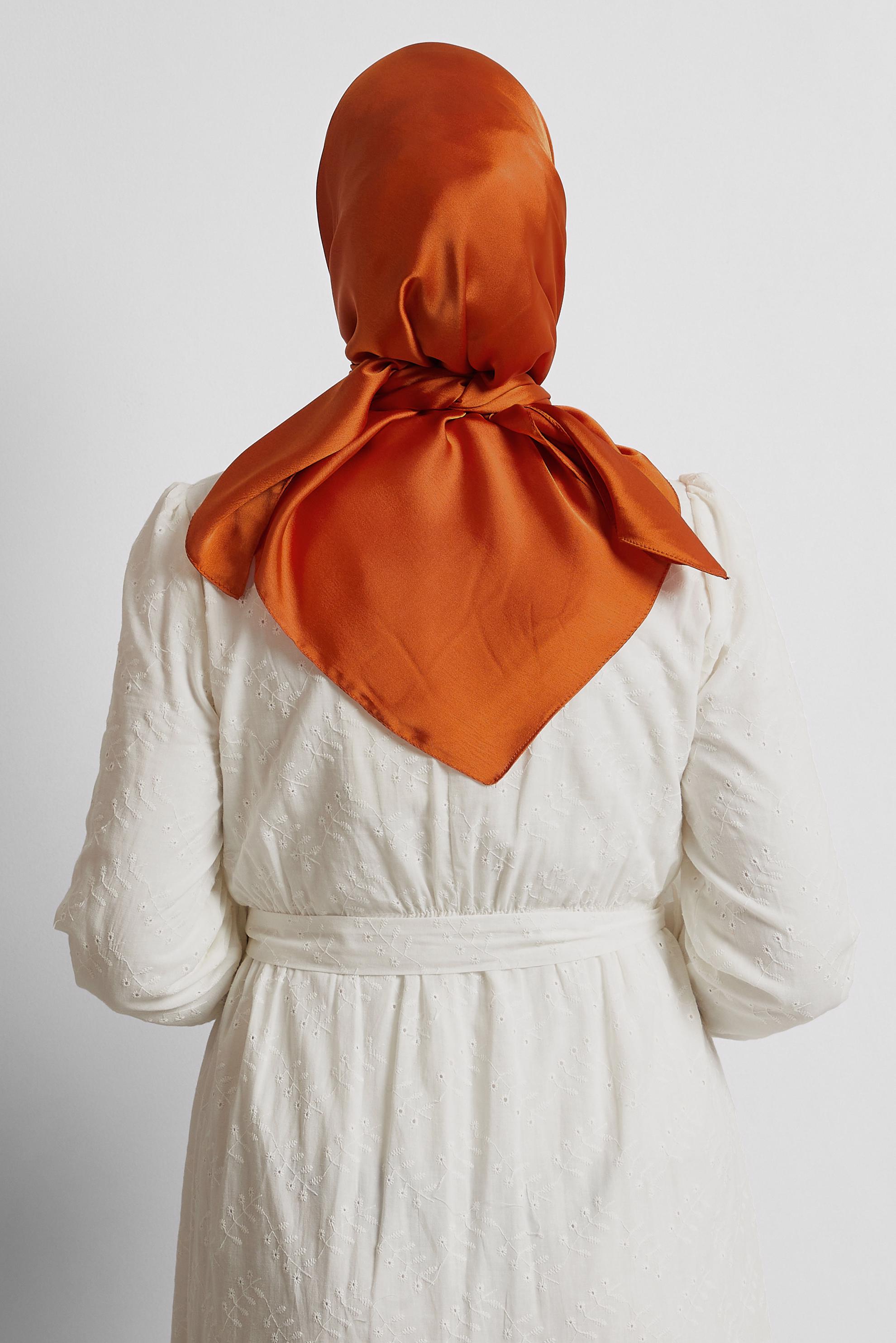 Tesettür giyim TURUNCU ALVİNA SATEN JANJAN EŞARP 8569