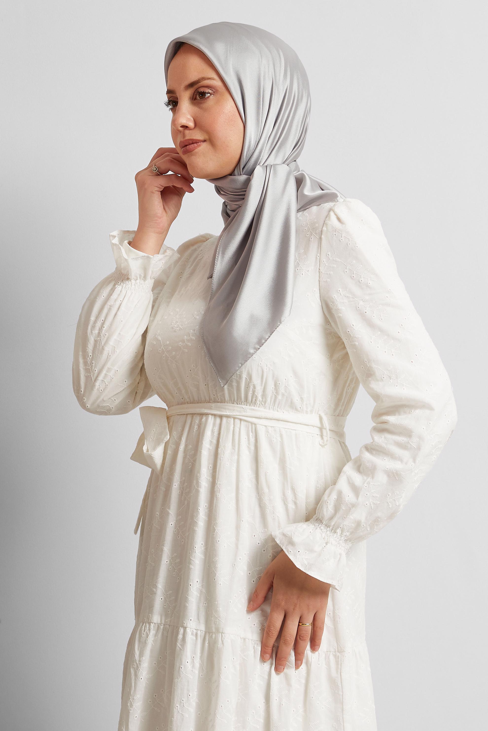 Tesettür giyim GRİ ALVİNA SATEN JANJAN EŞARP 8569