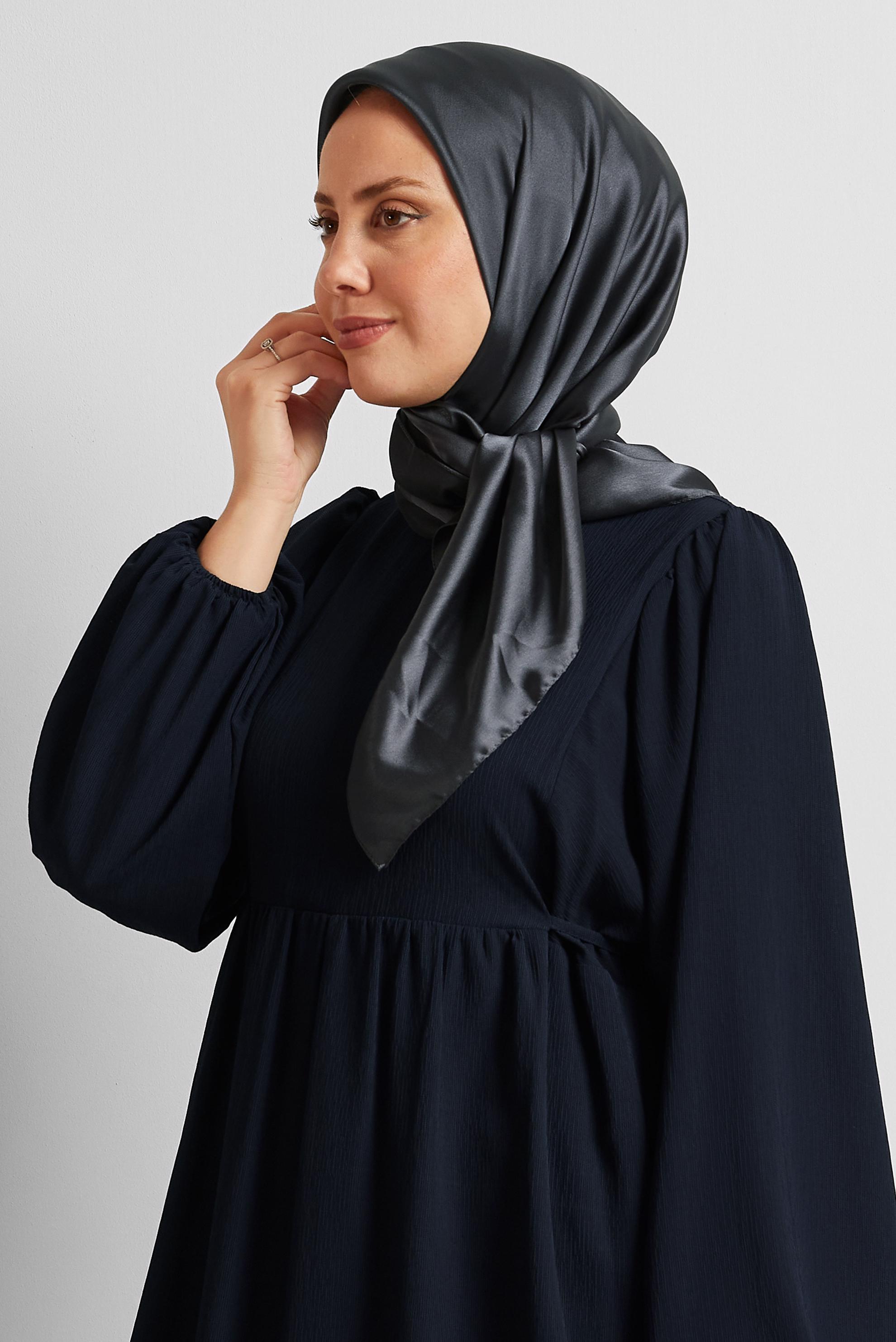 Tesettür giyim GRİ ALVİNA SATEN JANJAN EŞARP 8569