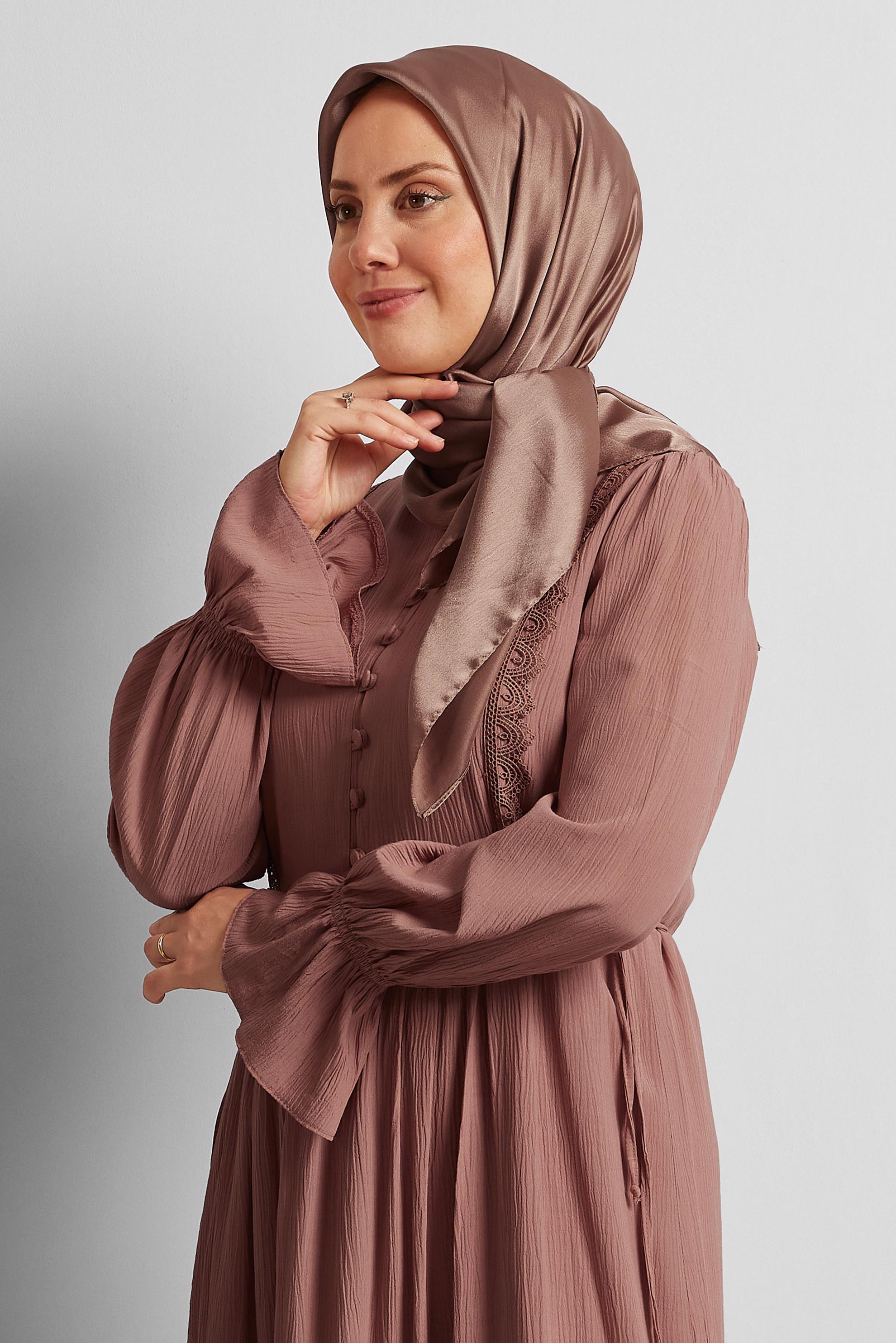 Tesettür giyim KAHVE ALVİNA SATEN JANJAN EŞARP 8569