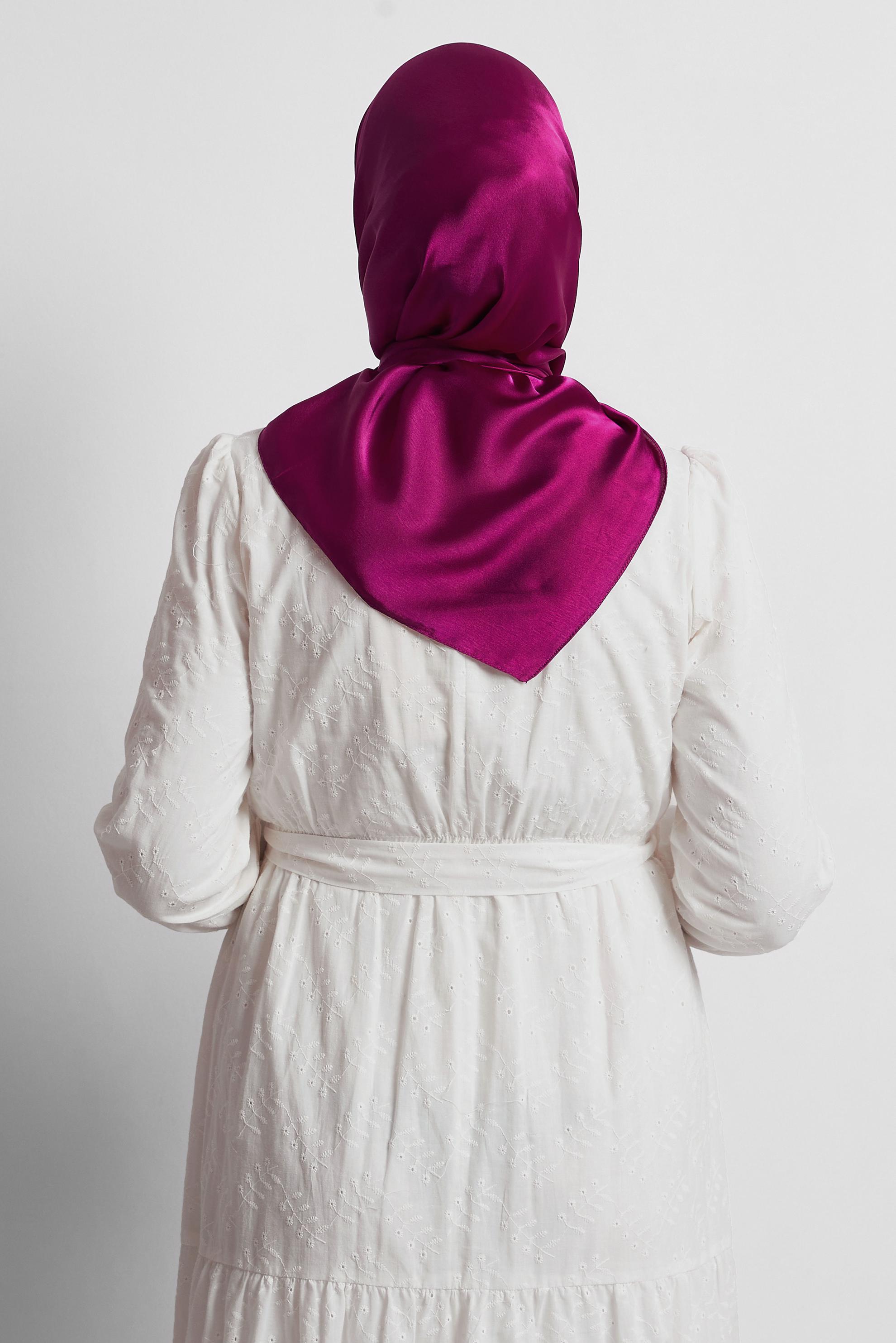 Tesettür giyim FUŞYA ALVİNA SATEN JANJAN EŞARP 8569