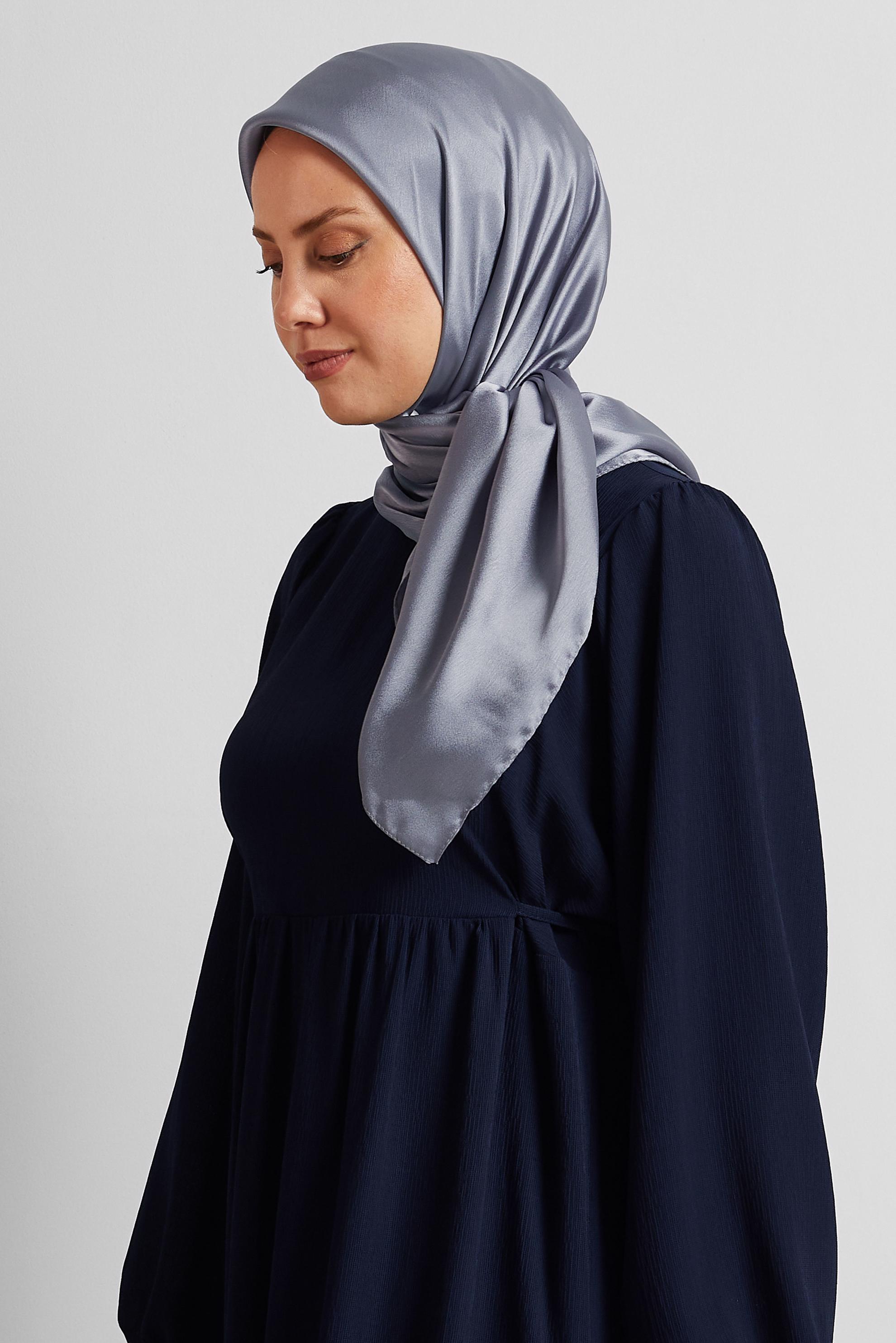 Tesettür giyim GÜMÜŞ ALVİNA SATEN JANJAN EŞARP 8569