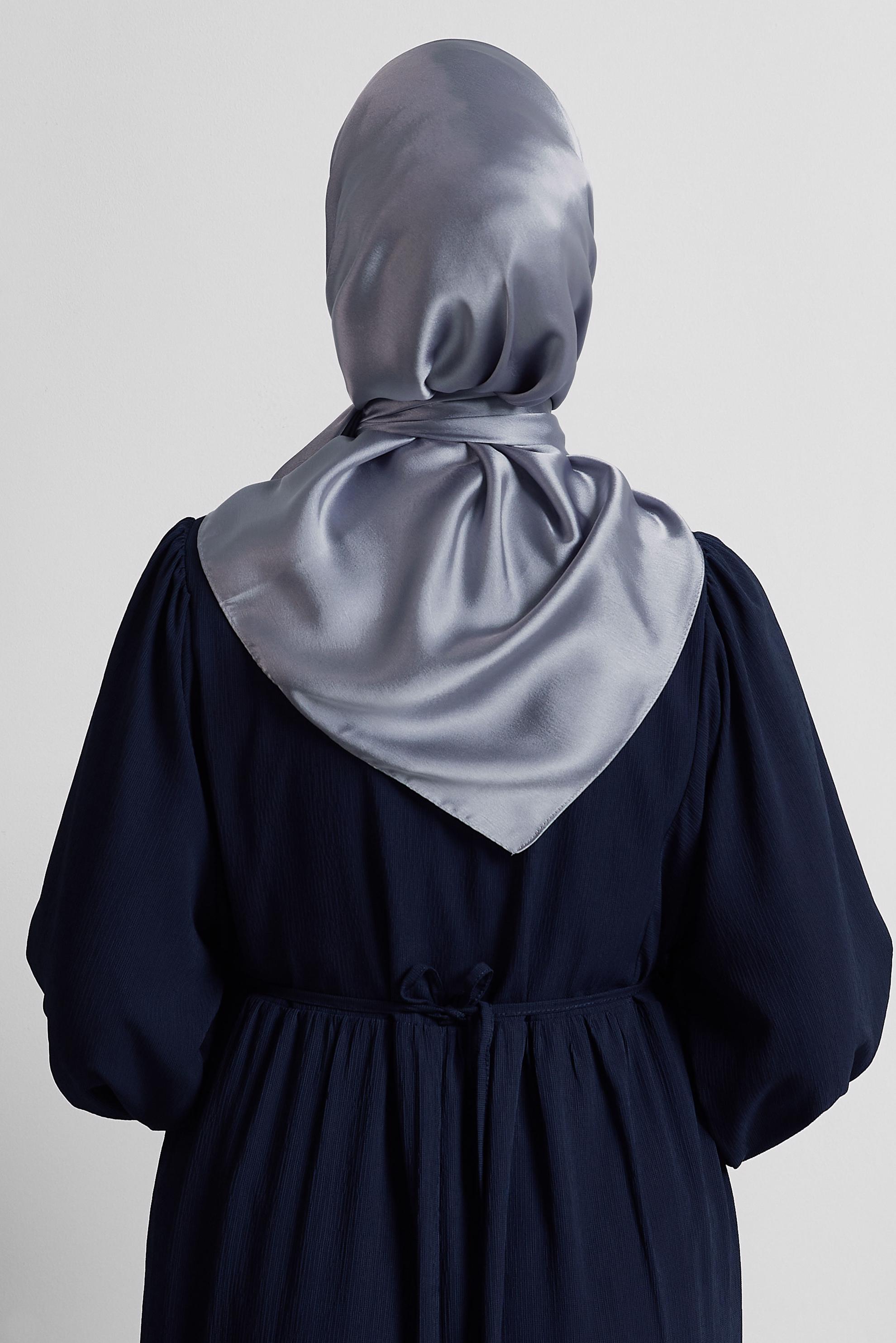 Tesettür giyim GÜMÜŞ ALVİNA SATEN JANJAN EŞARP 8569