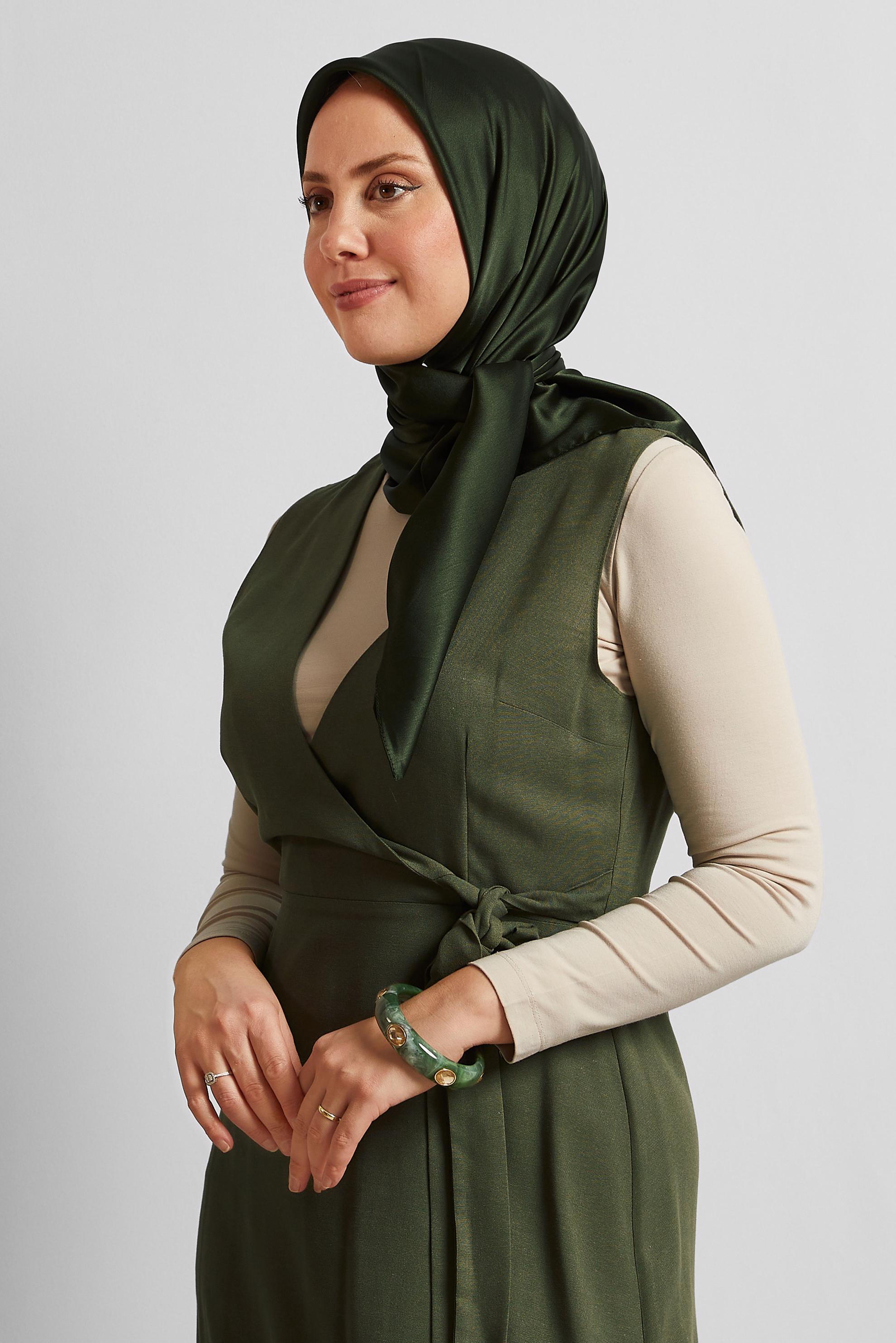 Tesettür giyim HAKİ ALVİNA SATEN JANJAN EŞARP 8569