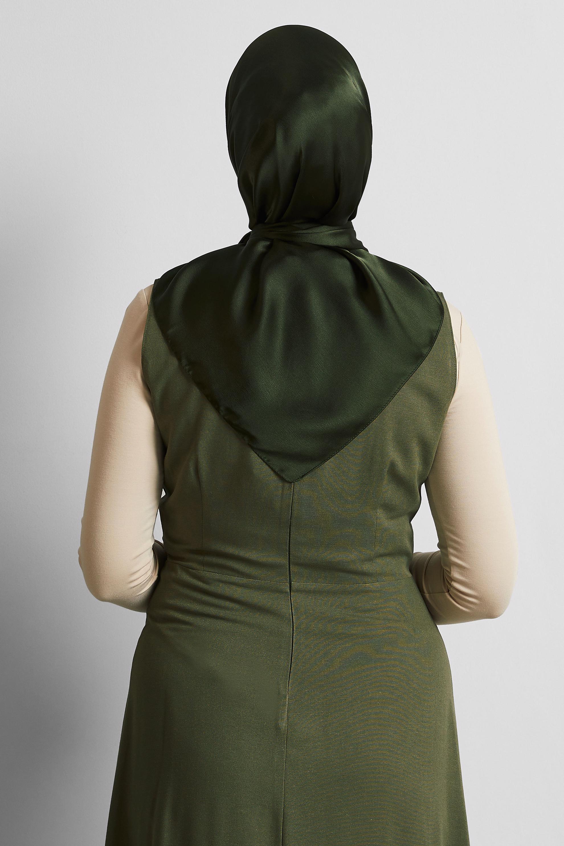 Tesettür giyim HAKİ ALVİNA SATEN JANJAN EŞARP 8569