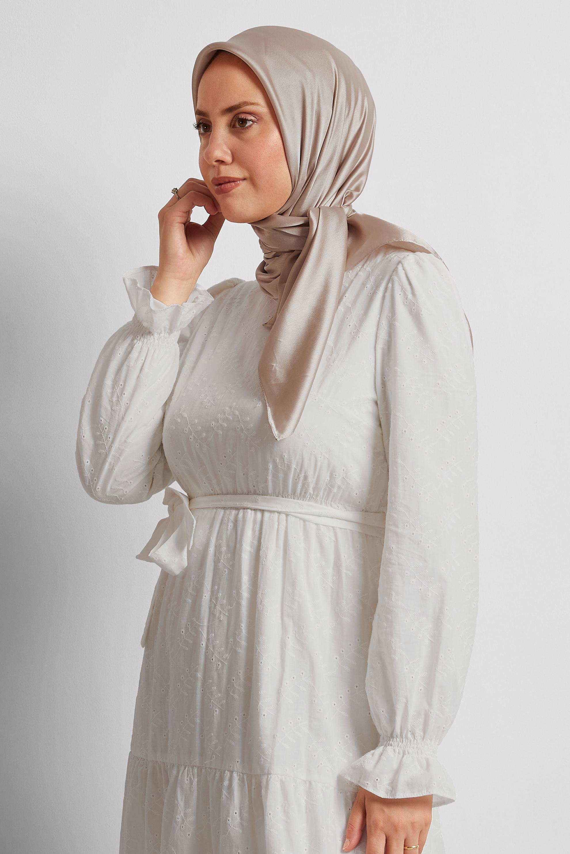 Tesettür giyim BEJ ALVİNA SATEN JANJAN EŞARP 8569