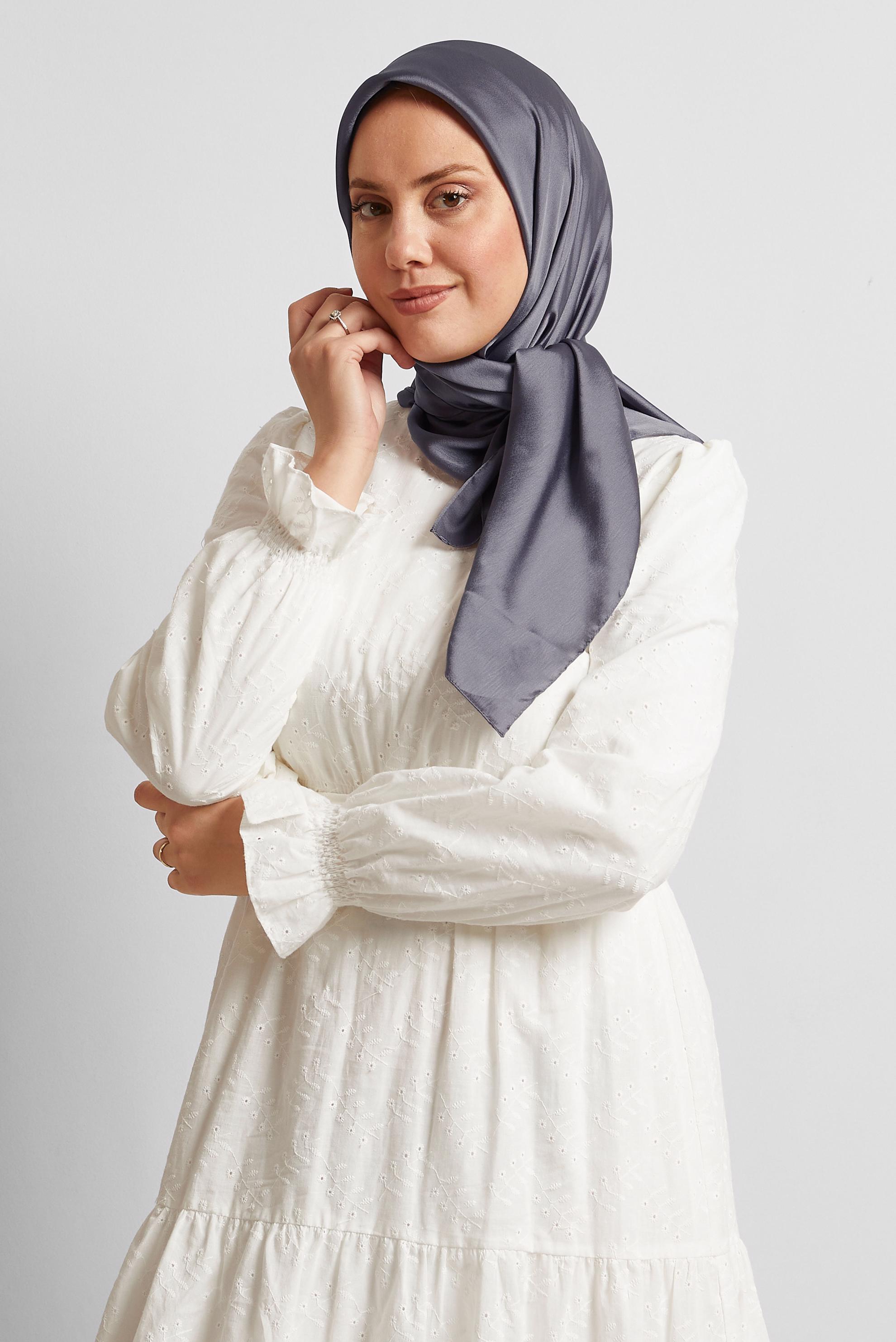 Tesettür giyim GRİ ALVİNA SATEN JANJAN EŞARP 8569