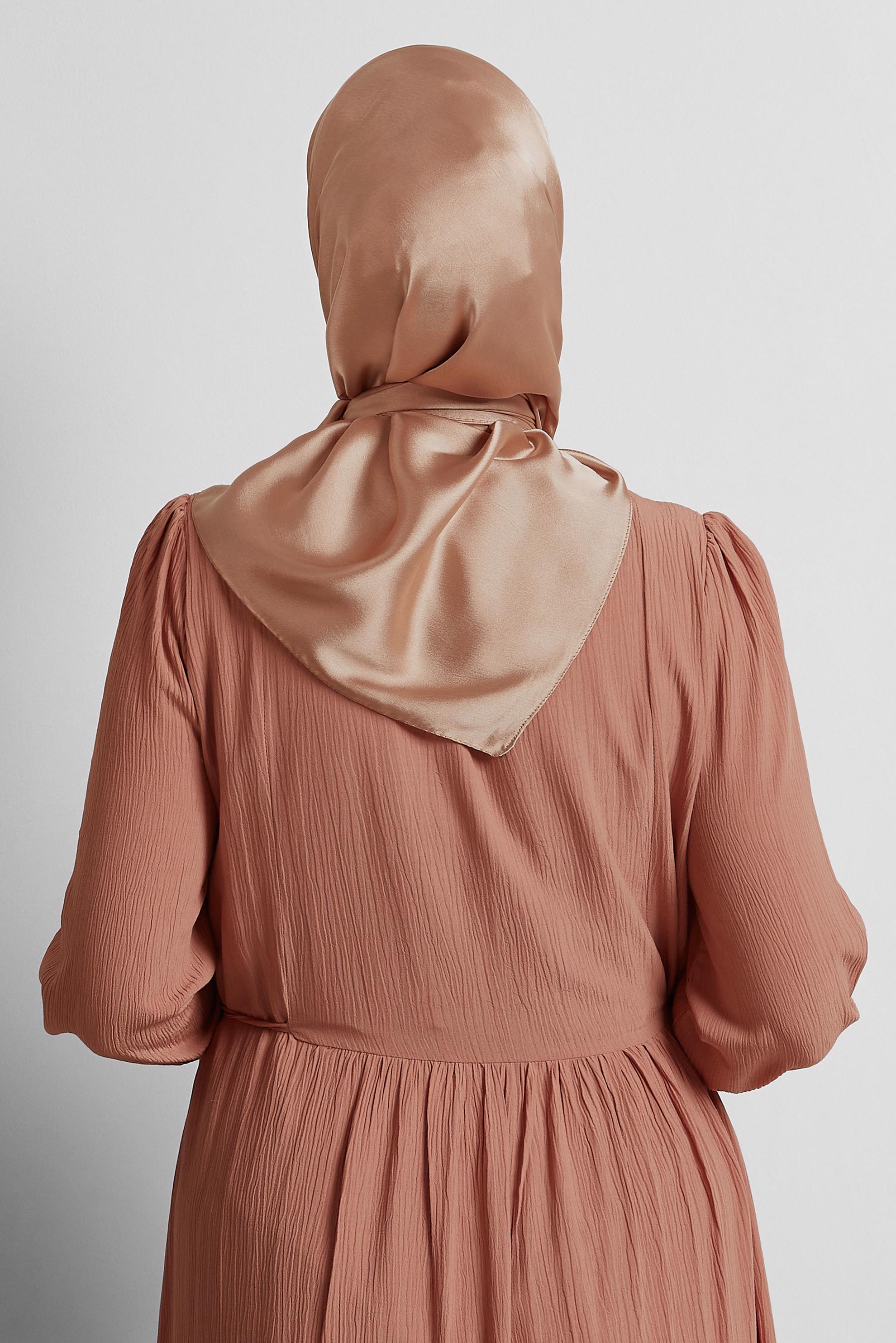 Tesettür giyim PUDRA ALVİNA SATEN JANJAN EŞARP 8569