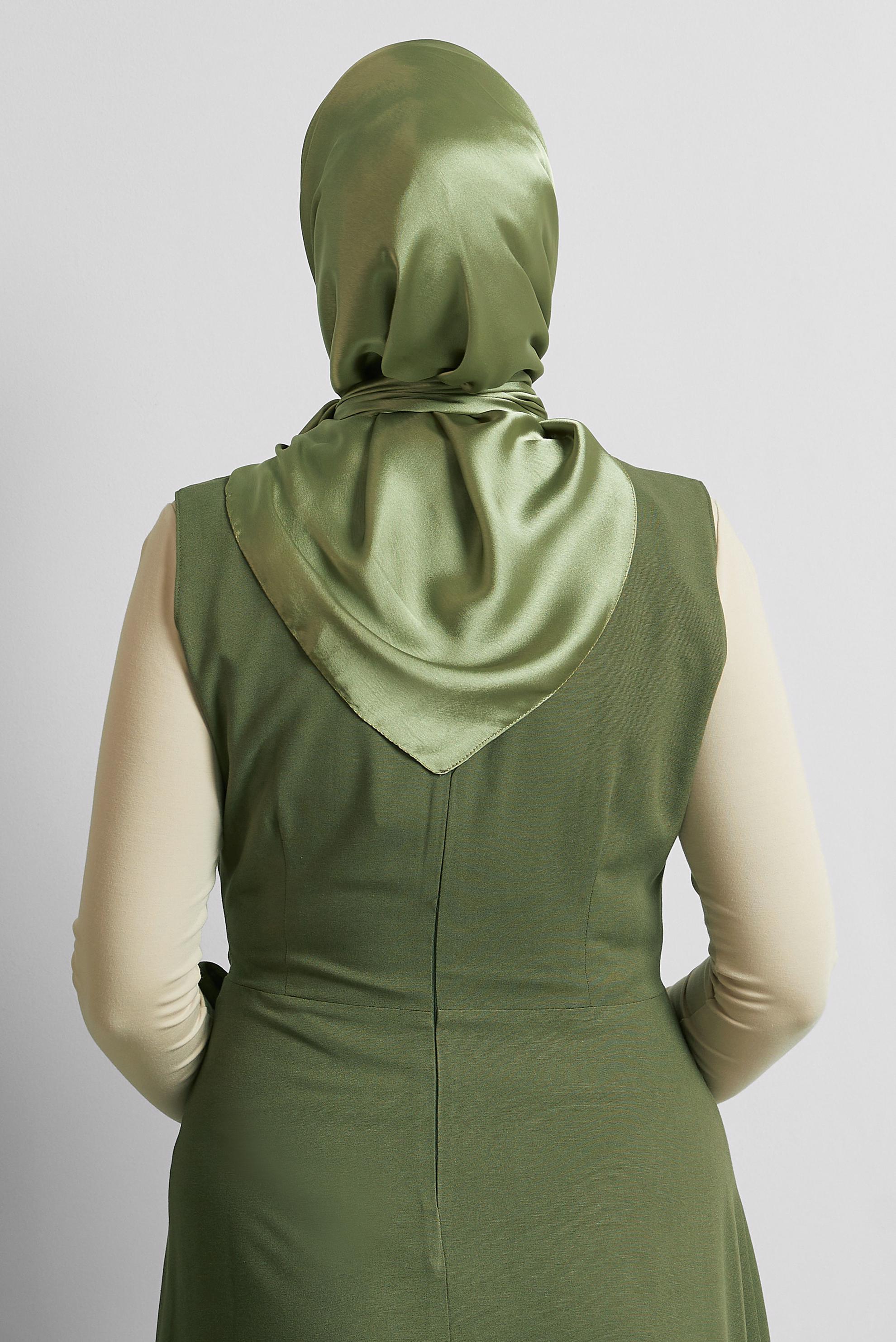 Tesettür giyim YEŞİL ALVİNA SATEN JANJAN EŞARP 8569