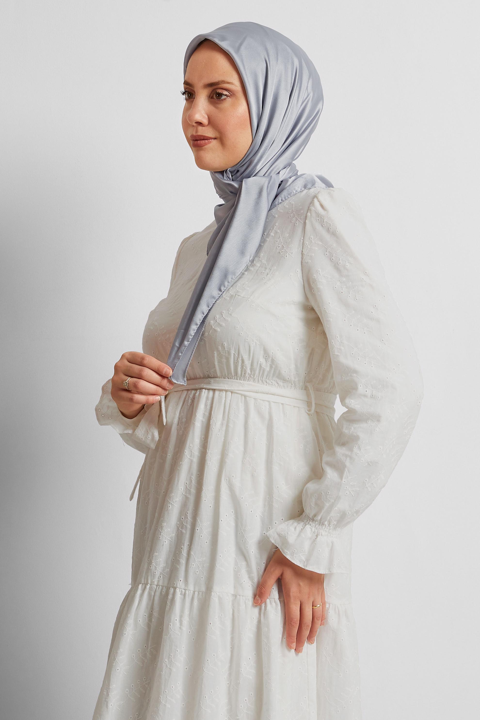 Tesettür giyim GÜMÜŞ ALVİNA SATEN JANJAN EŞARP 8569